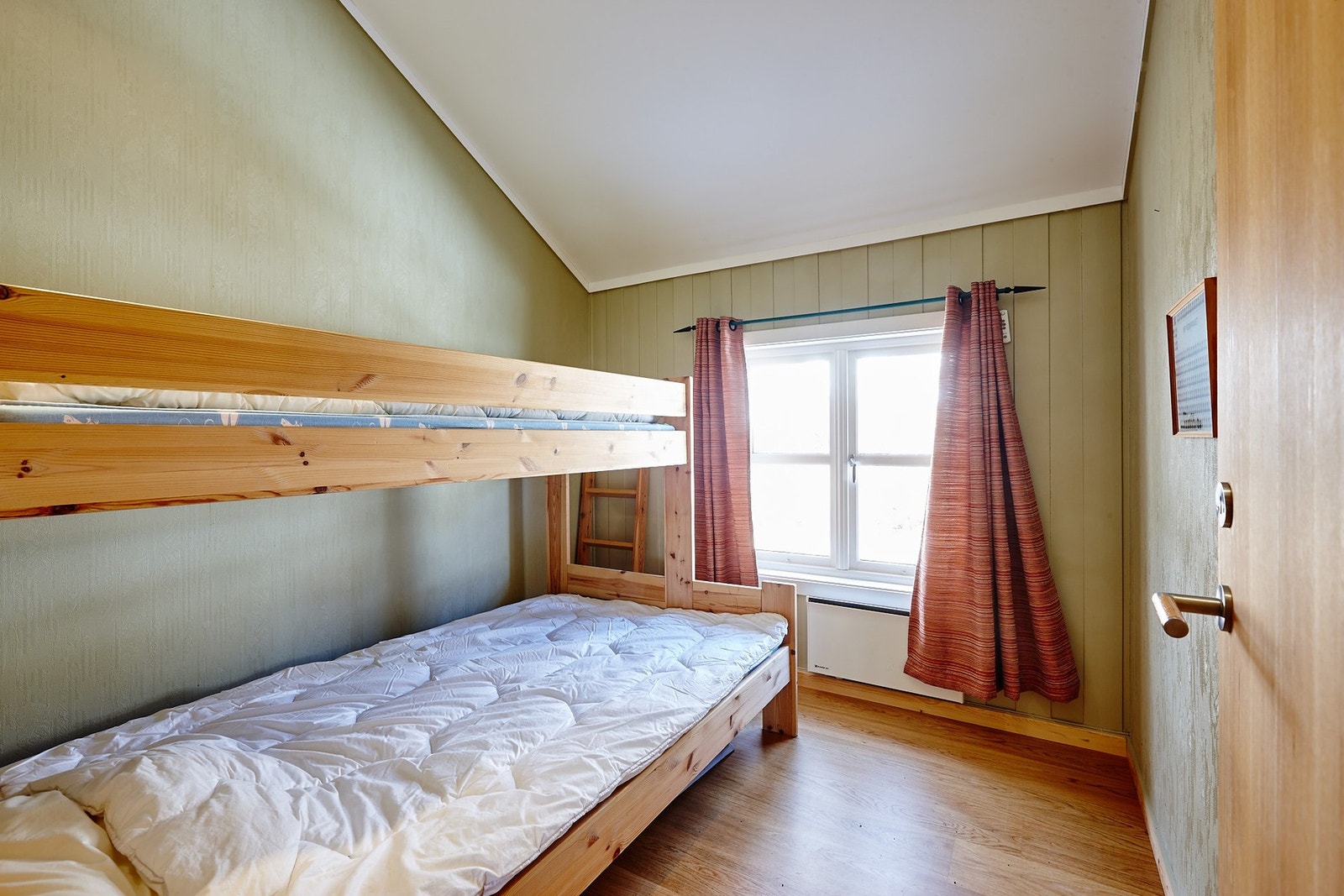 Praktisk soverom med mulighet for køyeseng. Galleribilde