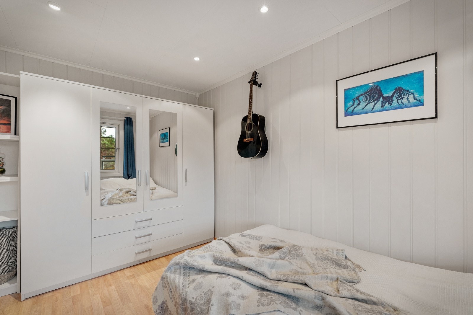 - Godt med lagringsplass i garderobeskapet - Galleribilde