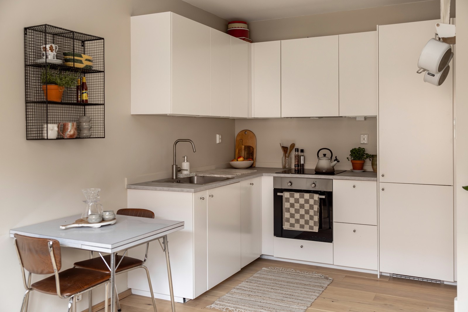 Nytt, flott kjøkken fra 2021. Integrerte hvitevarer gir et stilrent uttrykk. Galleribilde