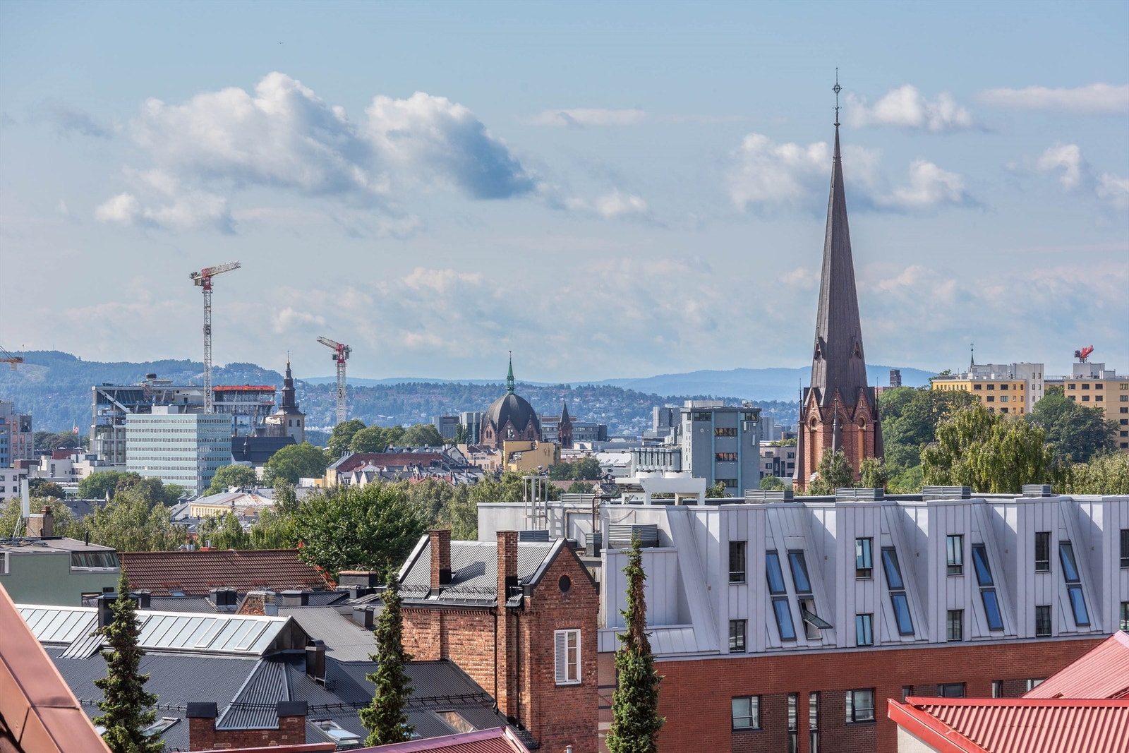 Her skinner solen fra ca. 11:00-21:00. Galleribilde