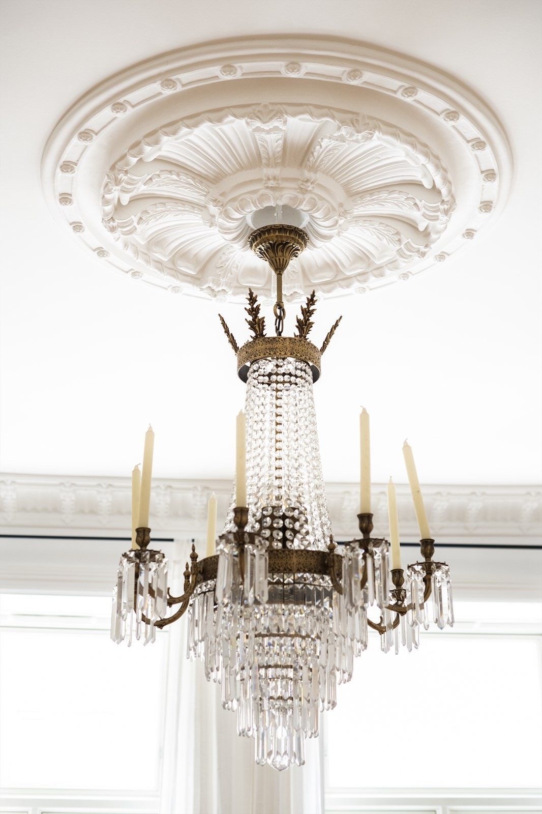 En gjennomgående 3-roms leilighet med klassiske detaljer. Galleribilde