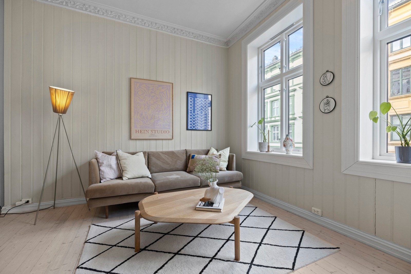 Dette er den perfekte leiligheten for deg som ønsker å bo sentralt, med gåavstand til "alt" av hva byen har å tilby! Galleribilde