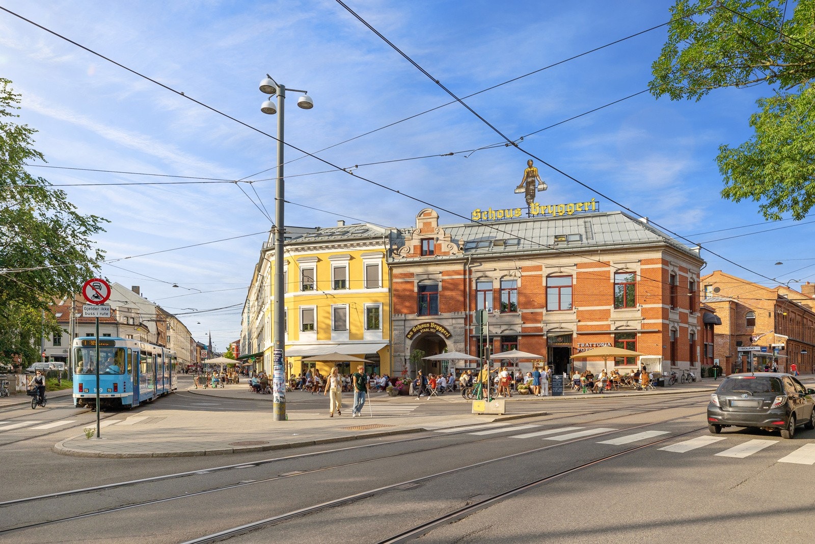 I området kryr det av restauranter og populære serveringssteder. Galleribilde