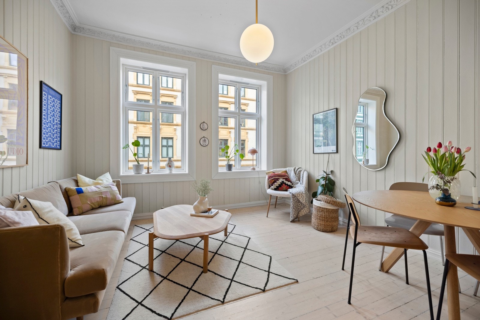 Velkommen til Sverdrups gate 1D - En sjarmerende leilighet med god takhøyde og klassiske detaljer. Galleribilde