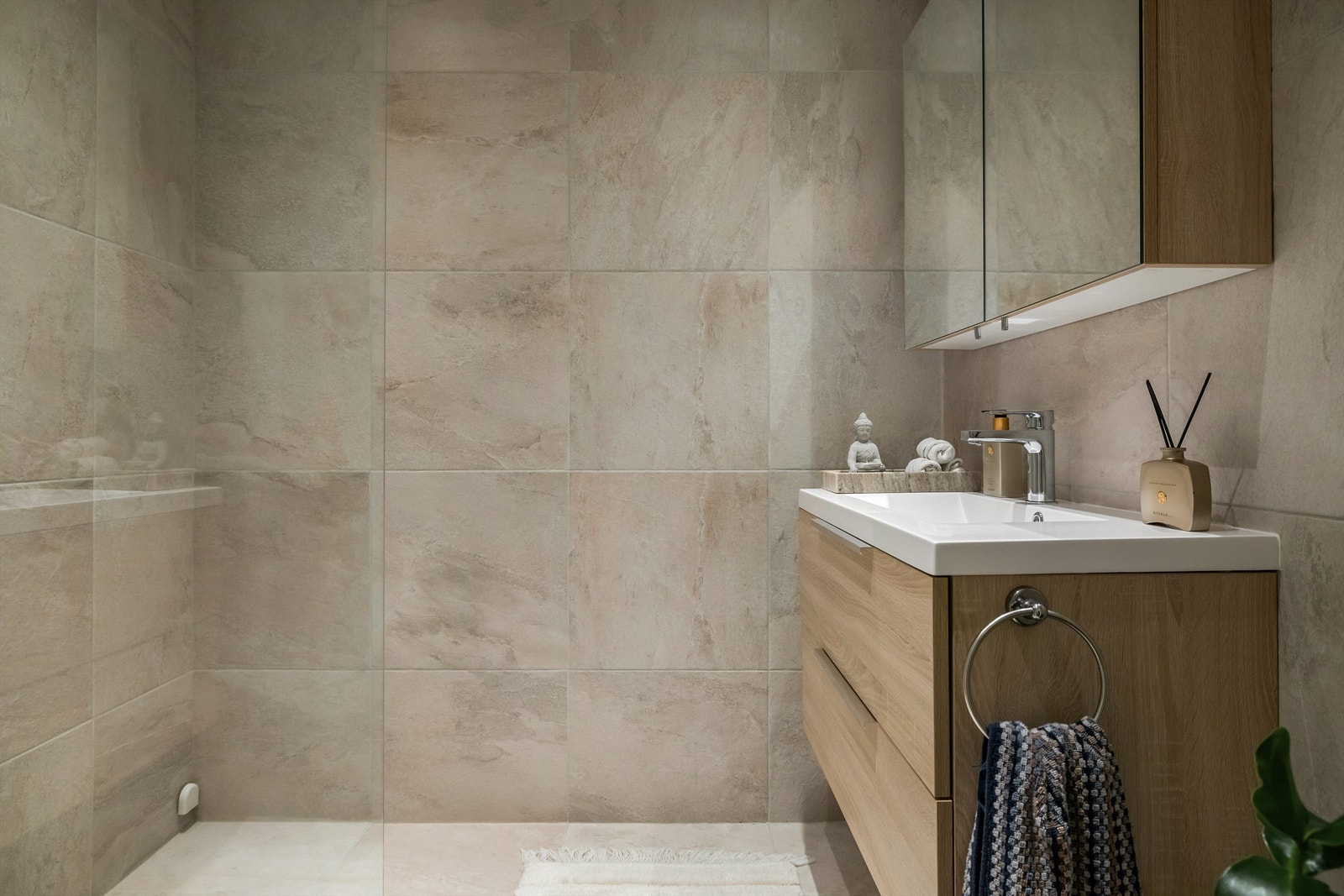 Bad med flotte fliser, pusset opp i 2019. Galleribilde