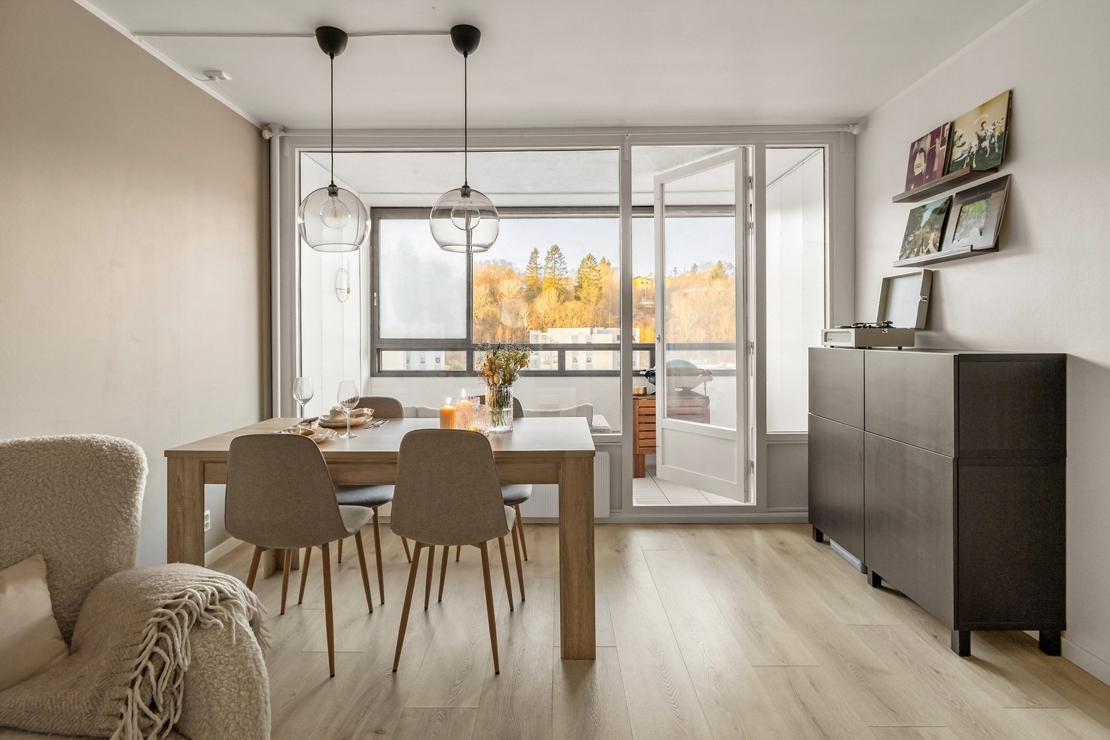 Spisestue med utsikt. Galleribilde