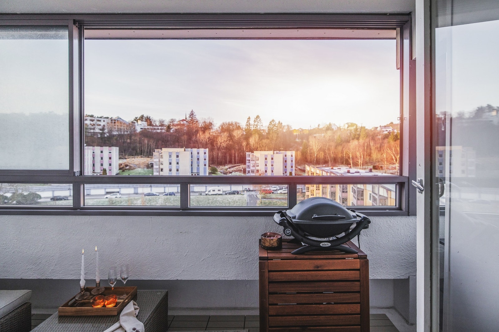 Leiligheten ligger i byggets 7'ende etasje med fin utsikt og gode solforhold. Galleribilde