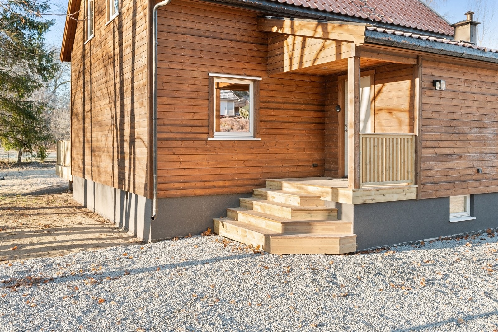 Inngangsparti med ny trapp. Galleribilde