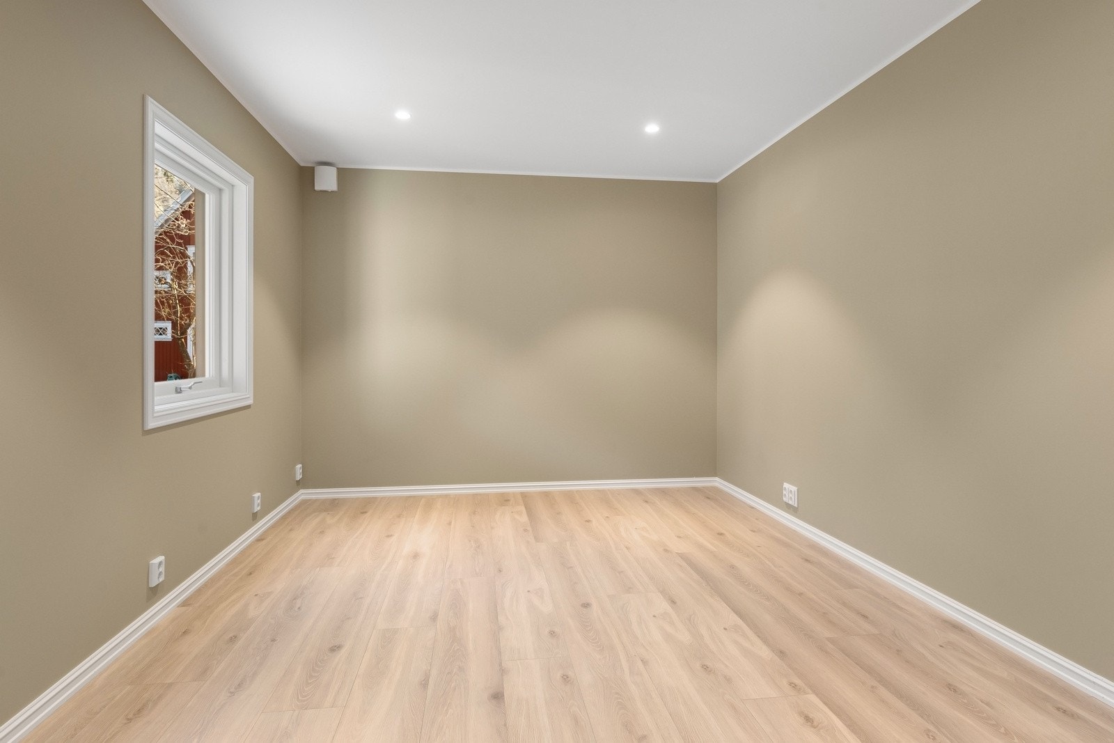 Hovedsoverom med god plass til ønsket møblering. Galleribilde