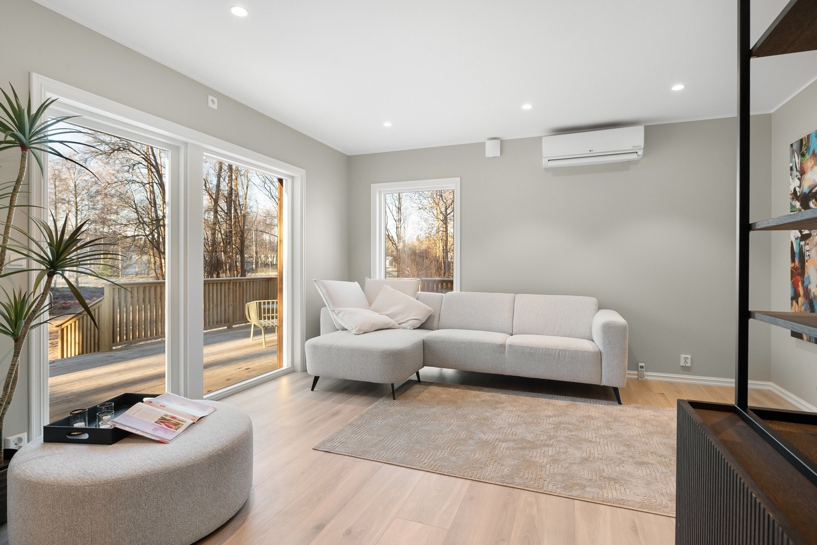 Boligen er gjennomgående oppusset i tidsriktige og moderne farger. Galleribilde