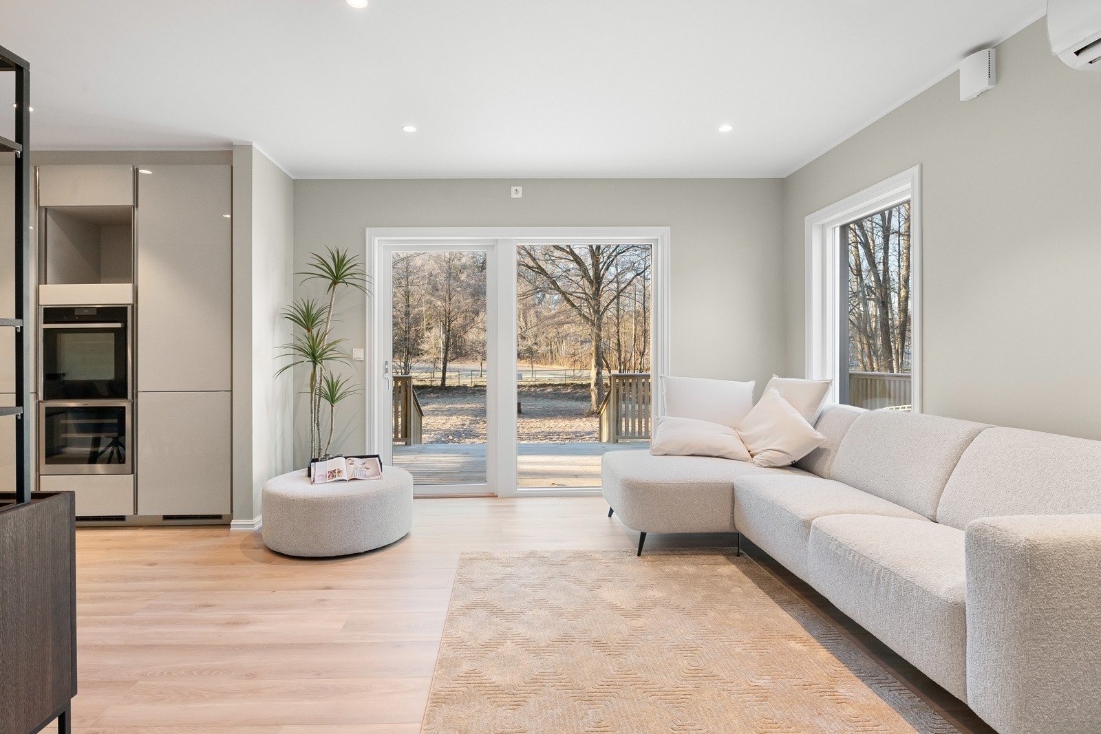 Åpen løsning mellom kjøkken og stue. Galleribilde