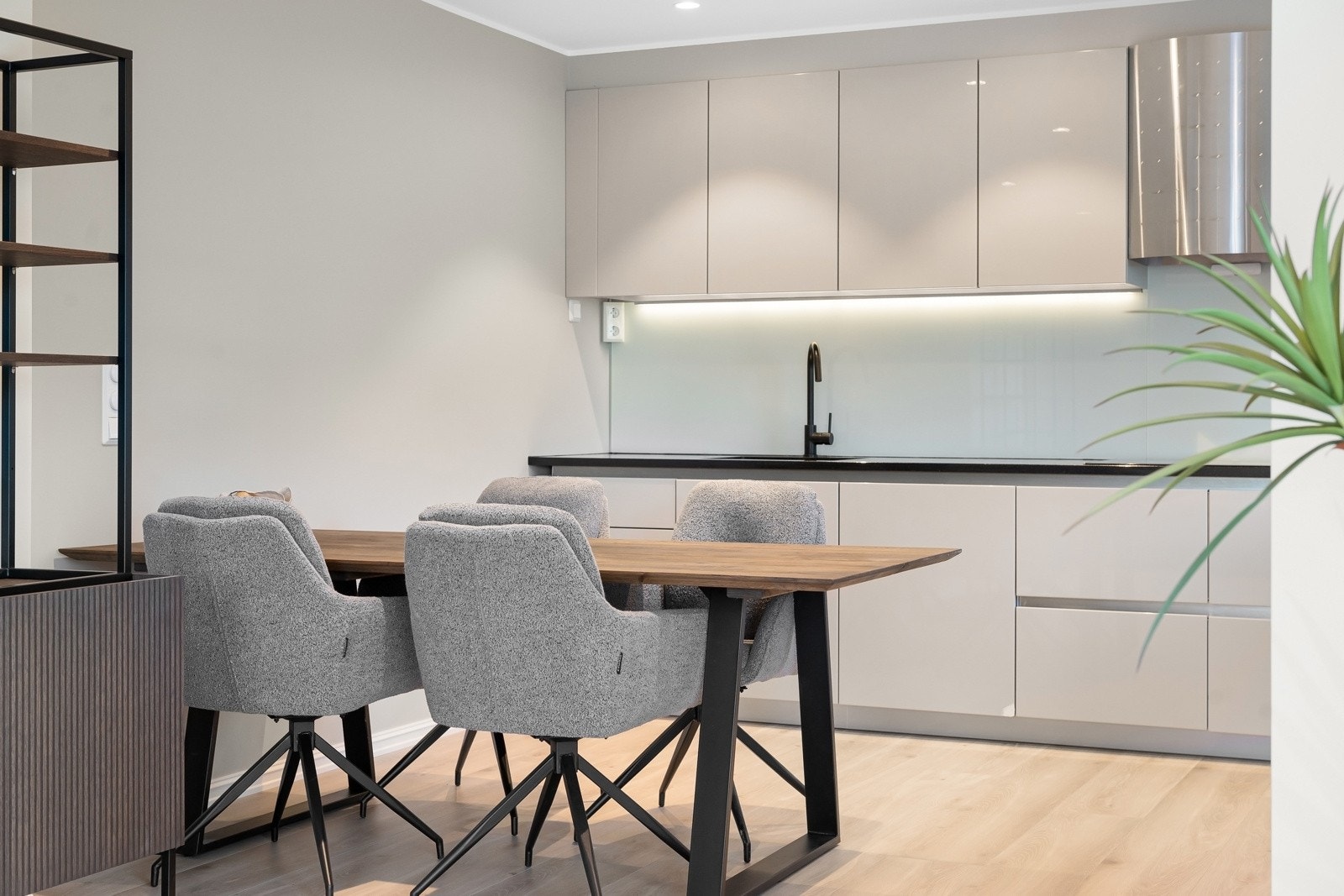 God plass til spisestue på kjøkkenet. Galleribilde