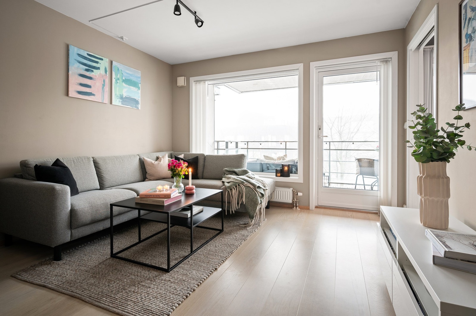 Velkommen til Ensjøveien 6B - presentert av Emir Resulbegovic Galleribilde