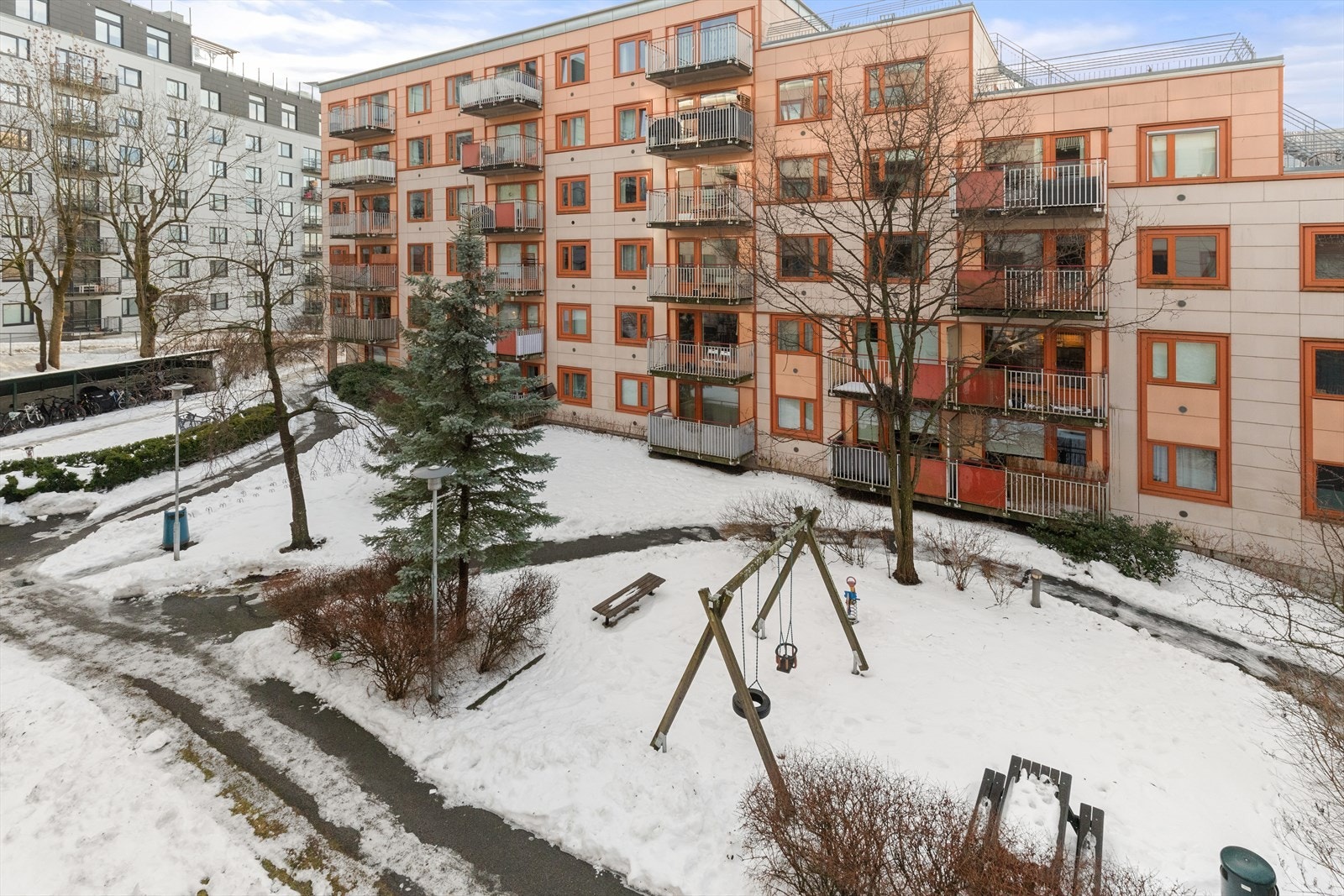 Luftig mellom blokkene. Galleribilde