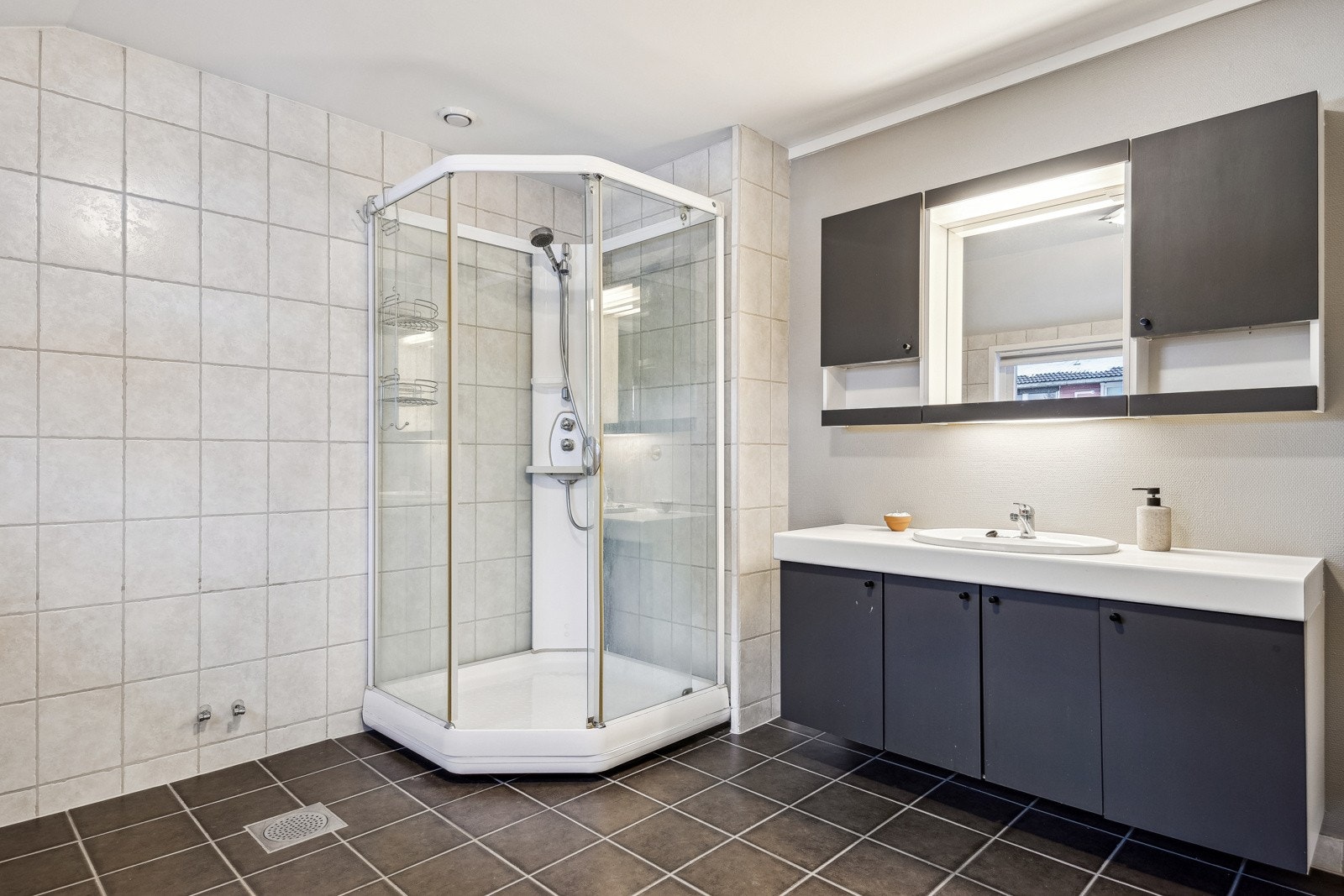 Badet i 2. etg er på hele 9 kvm. Galleribilde