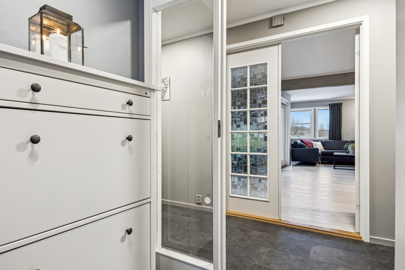 Gang med plass til kommoder og annet praktisk. Galleribilde