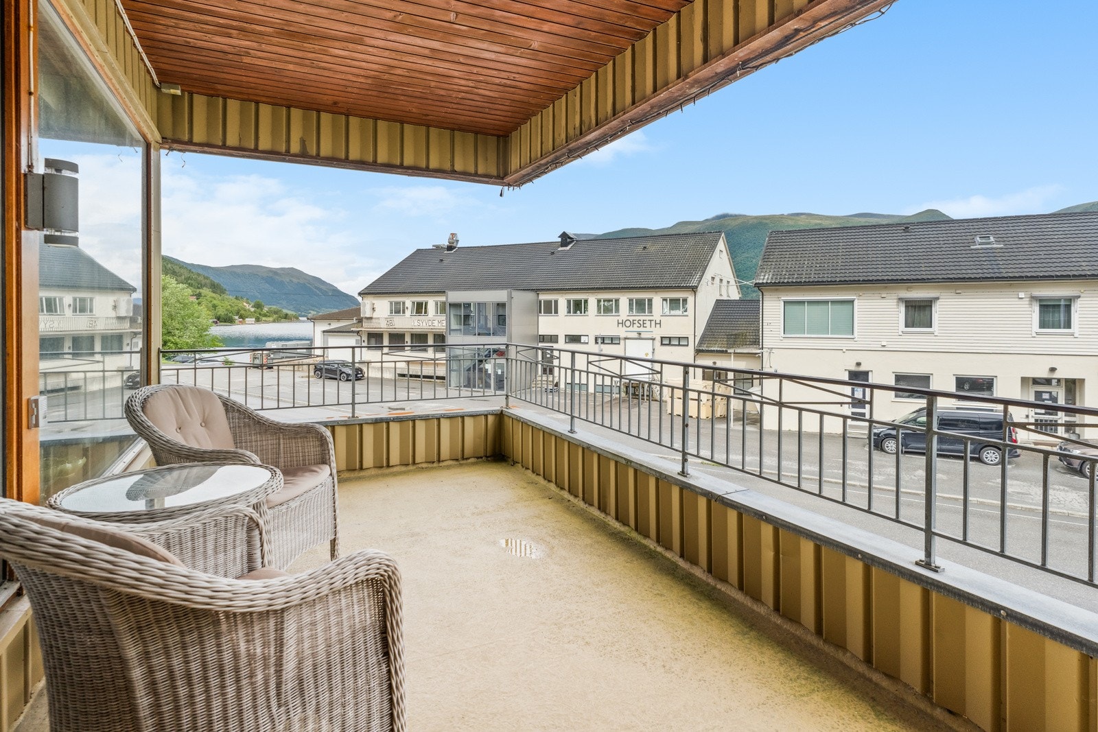 Skjerma og fin overbygd terrasse Galleribilde
