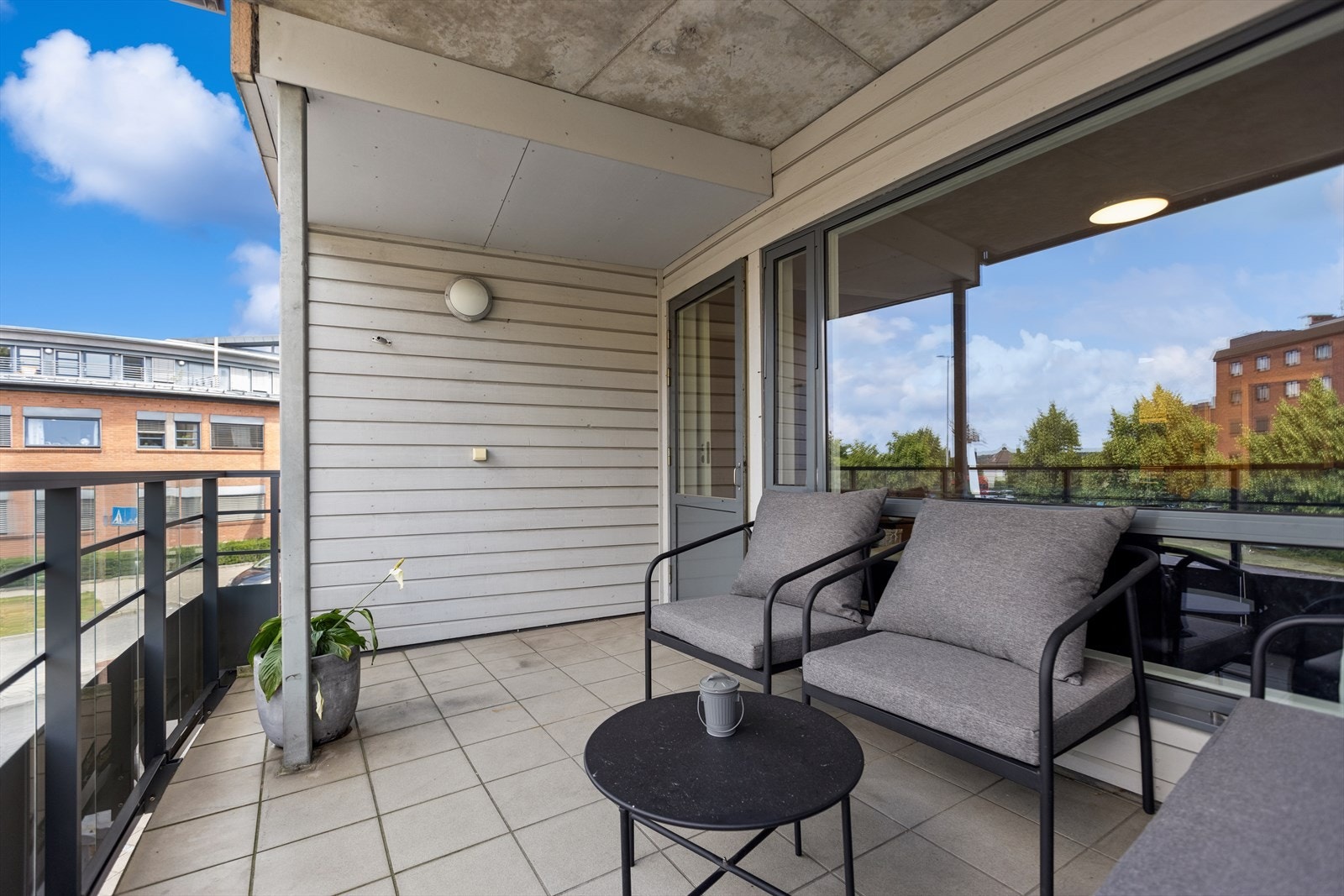 Det er en hyggelig overbygd balkong. Galleribilde