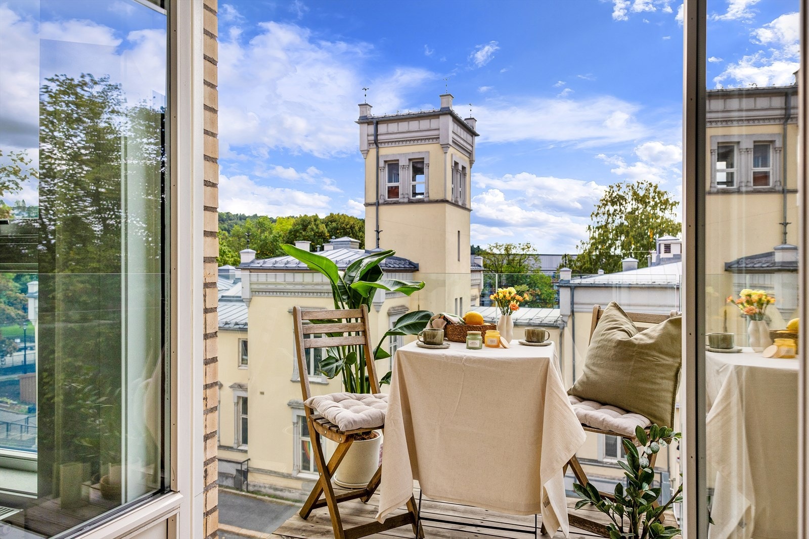 Leiligheten ligger i et populært borettslag med blant annet Klosterenga Park som nærmeste nabo. Galleribilde