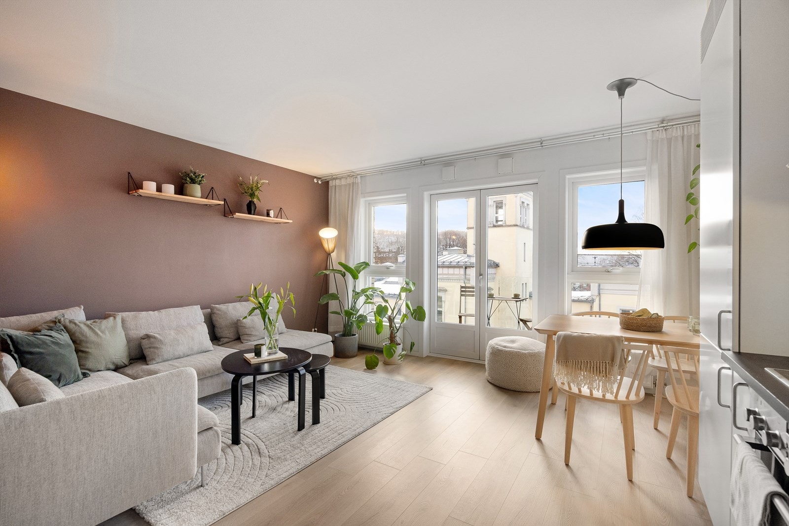 Perfekt 2-roms med sydvestvendt balkong og fin utsikt, heisadkomst med egen inngang via svalgang. Galleribilde