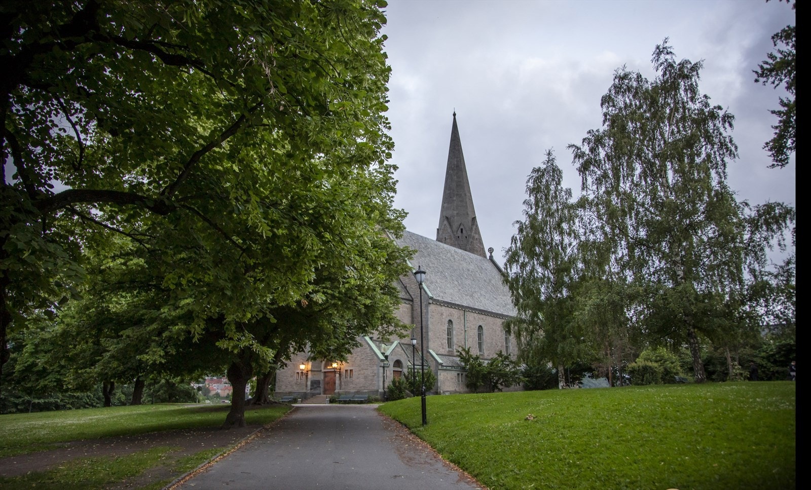 Området tilbyr flere koselige parker, fotballbaner, kirke og pen natur. Galleribilde