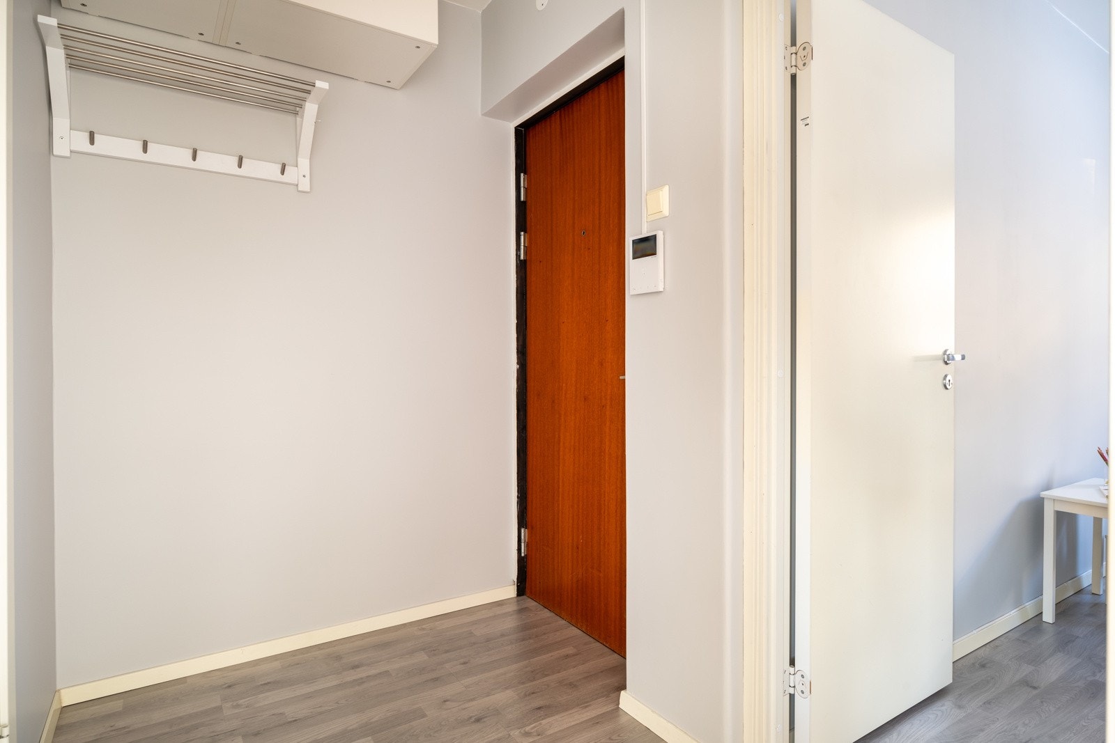 Adkomst via felles trappeoppgang med dørcalling. Galleribilde