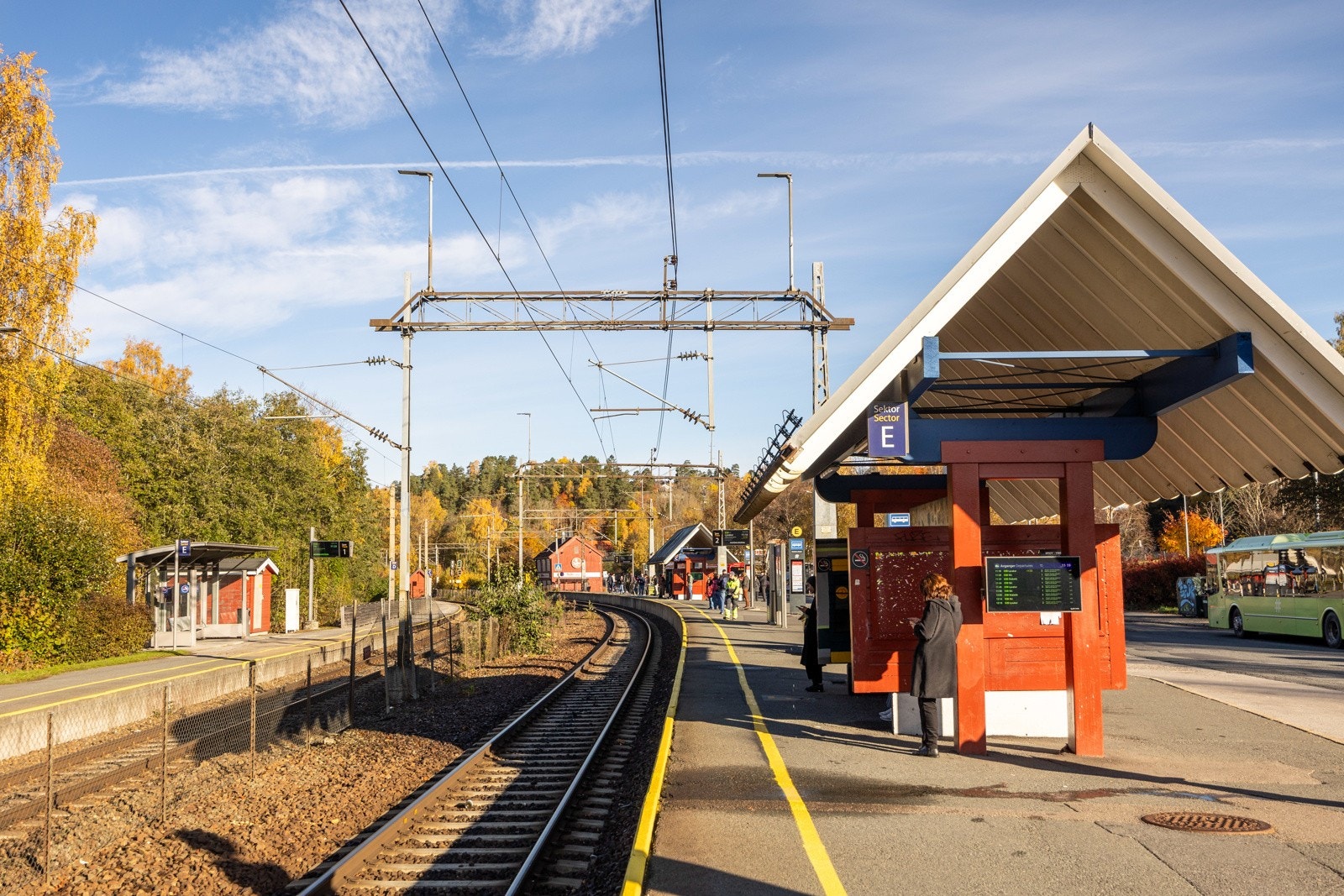 Hauketo stasjon. Toget tar deg til Oslo S på 12 minutter. Galleribilde