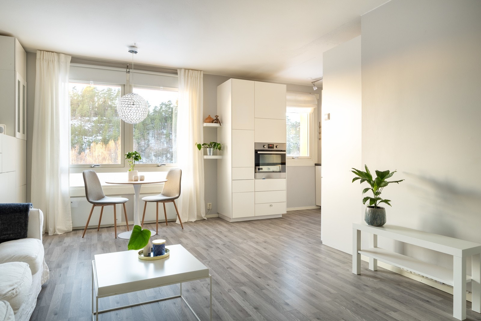 Dette er en lys og praktisk 3-roms andelsleilighet i byggets 2. etasje. Galleribilde