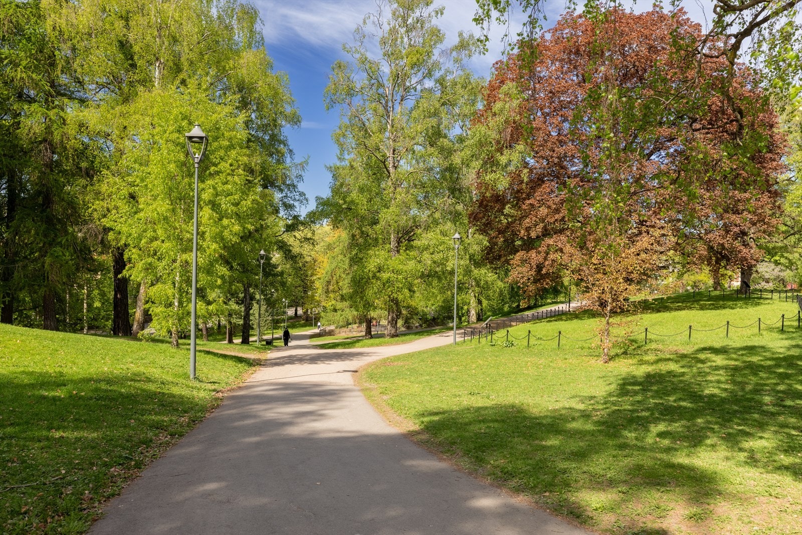 Leiligheten har en sentral og etterspurt beliggenhet med mange parker, hyggelige kafeer, restauranter og butikker i nærheten. Galleribilde
