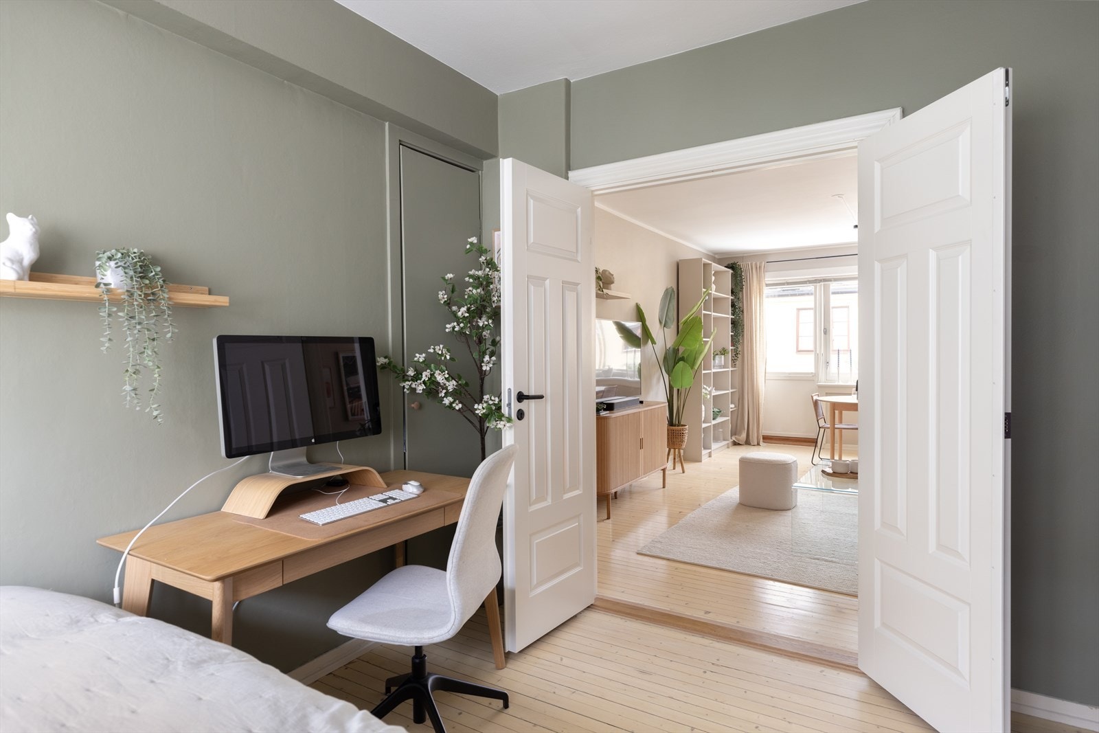 Leiligheten fremstår stilren med delikate fargevalg. Galleribilde