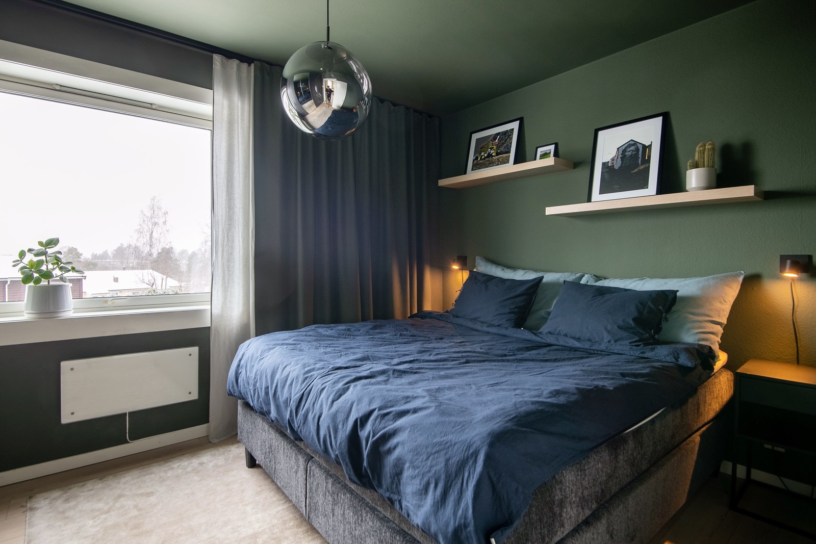 Hovedsoverommet er romslig og koselig med god plass til stor seng. Galleribilde