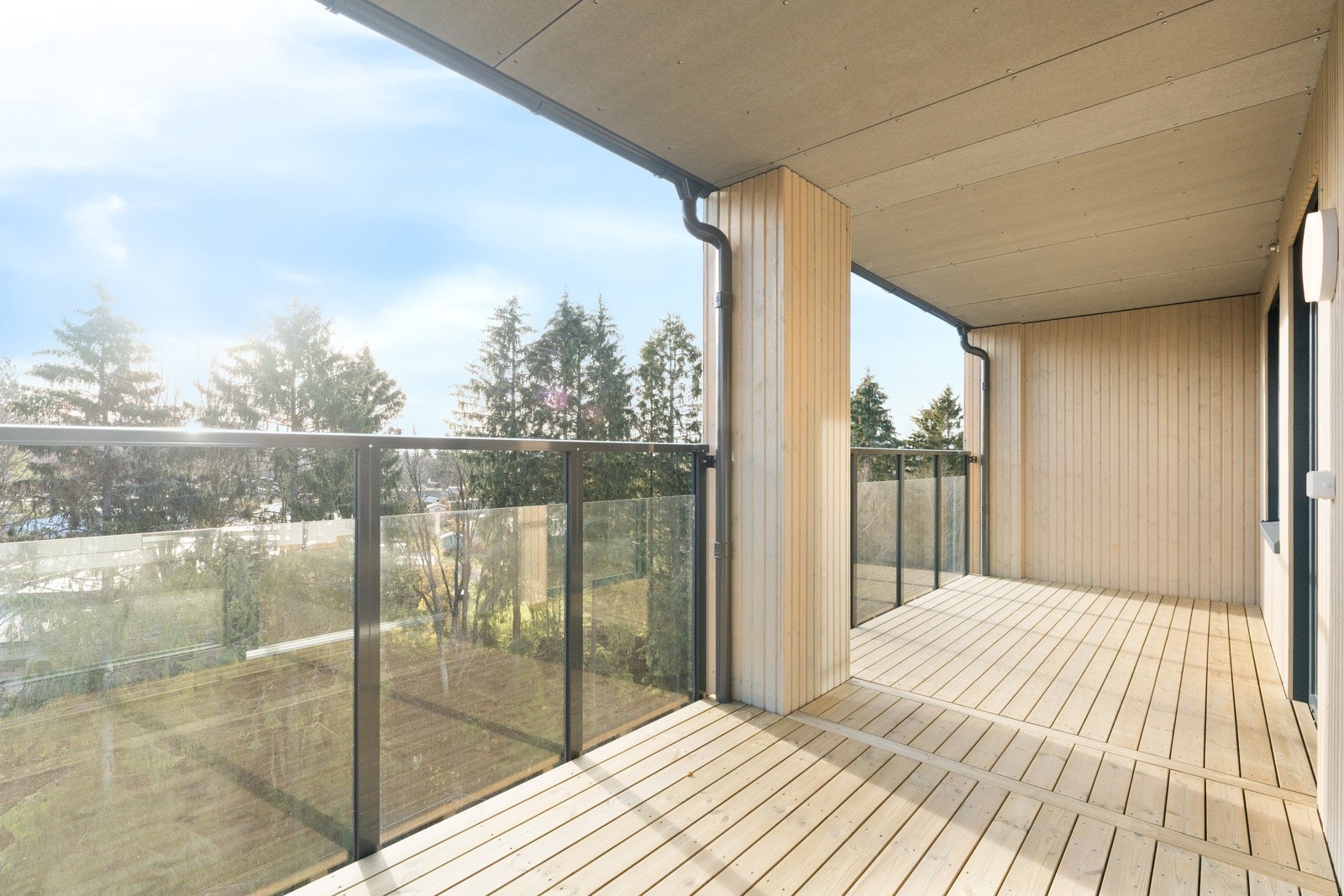 Flott sydvendt balkong på 15 kvm med god plass til utemøbler etter ønske Galleribilde