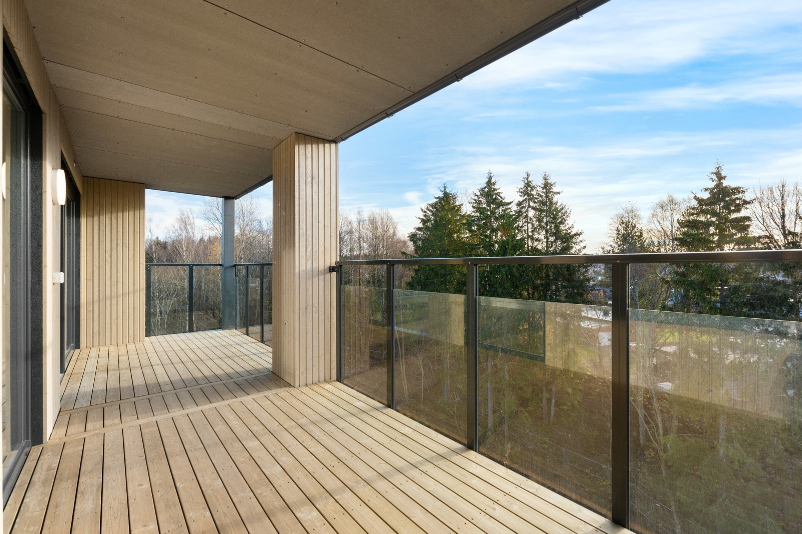 Flott sydvendt balkong på 15 kvm med god plass til utemøbler etter ønske Galleribilde