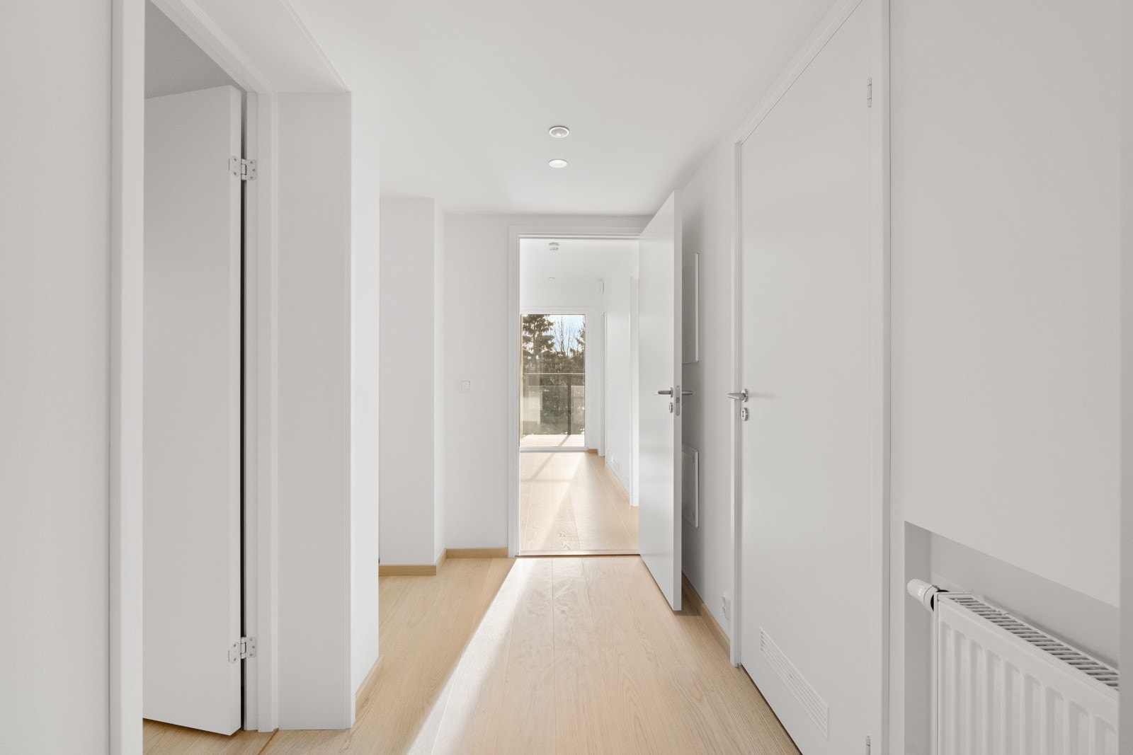 Fin entré/ gang med god avsatt plass til skapinnredning. Galleribilde