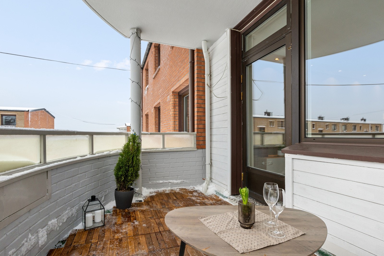 God plass til utemøbler og grill Galleribilde