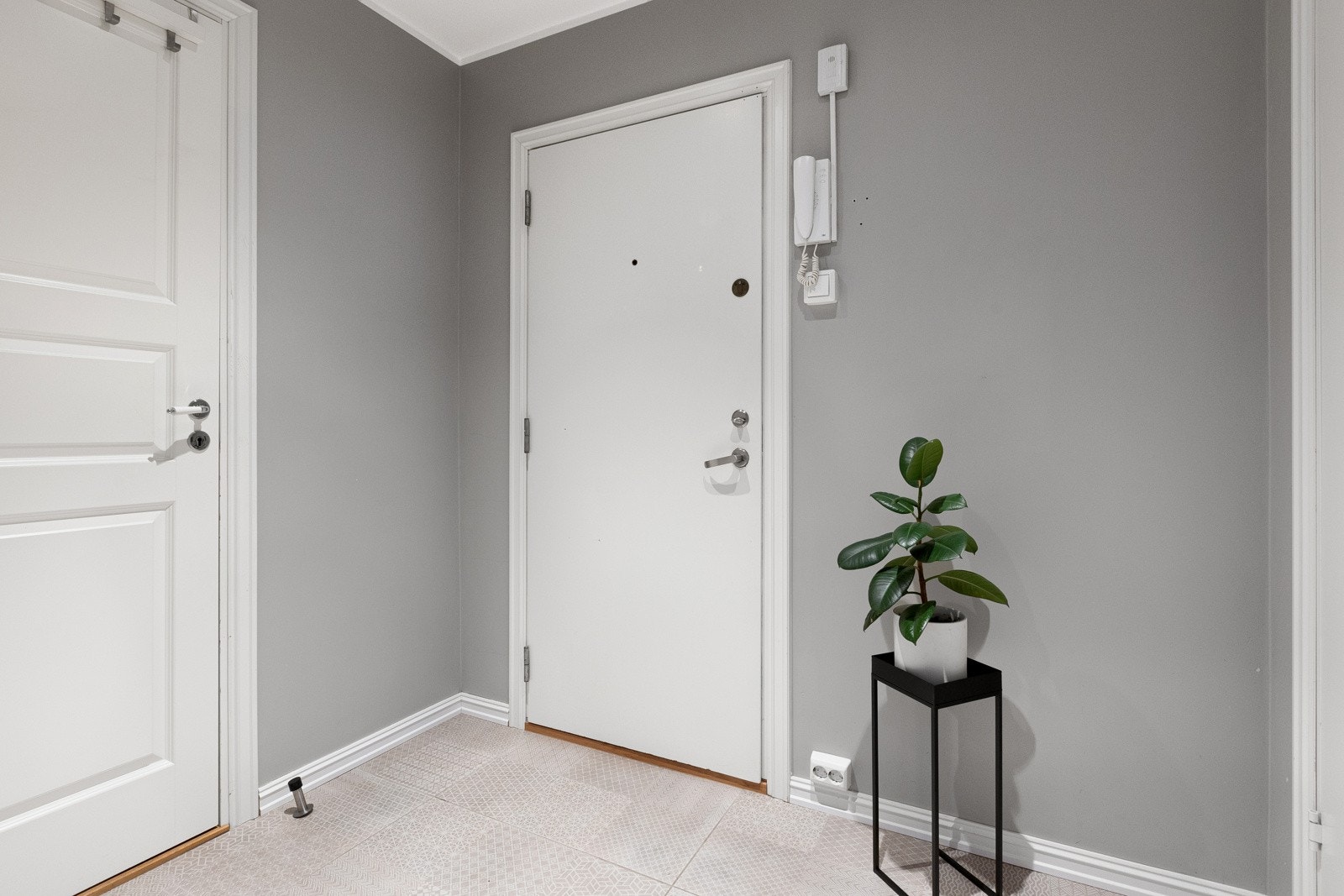 Innbydende entré som gir et godt førsteinntrykk av boligen Galleribilde