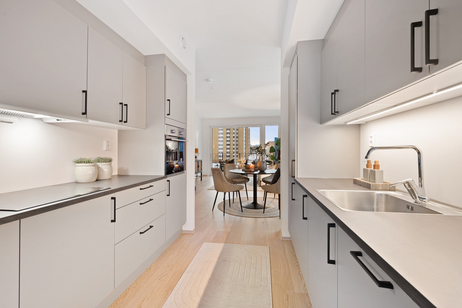 Her får man godt med benkeplass og gode oppbevaringsmuligheter. Galleribilde