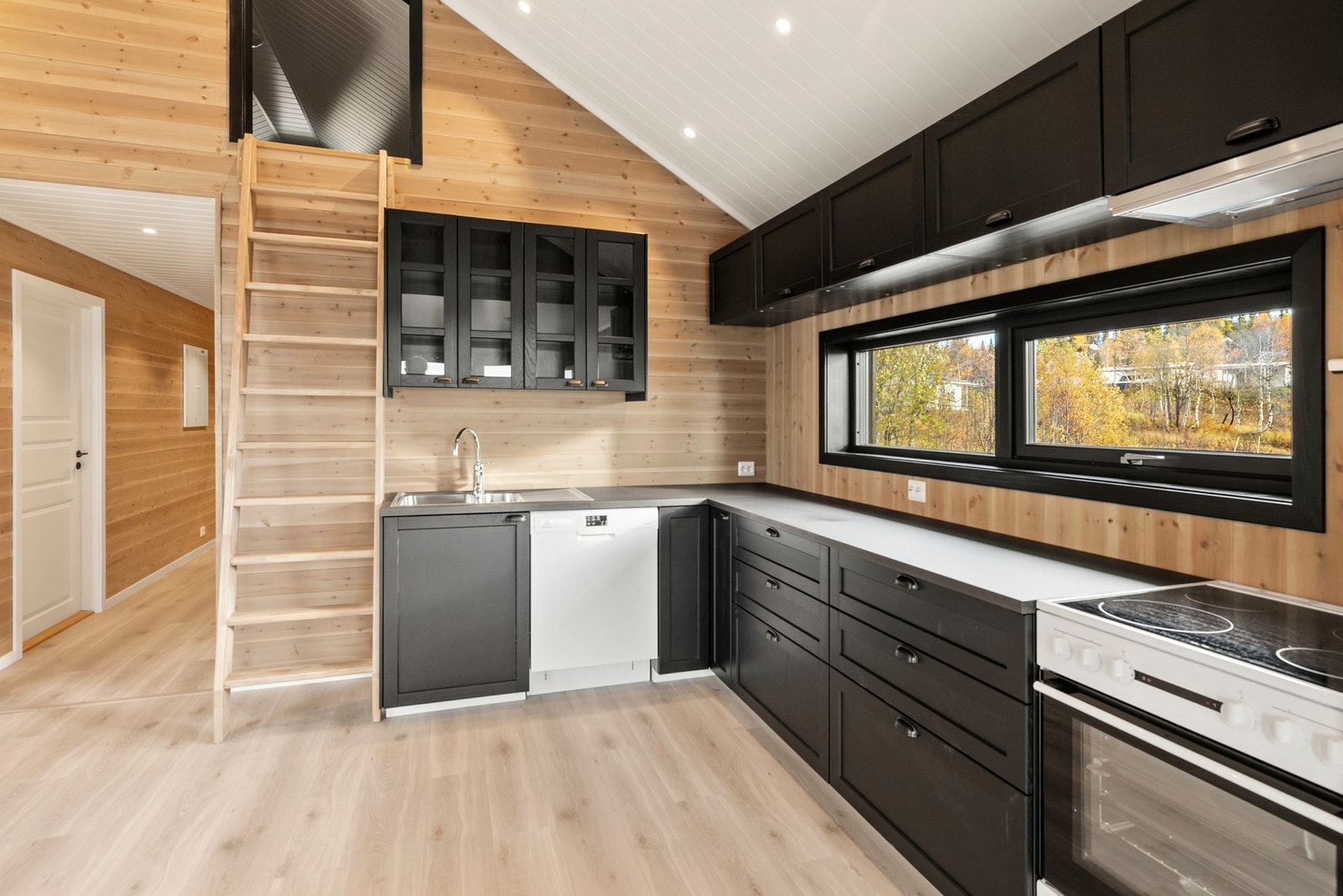 Godt med skap- og benkeplass Galleribilde