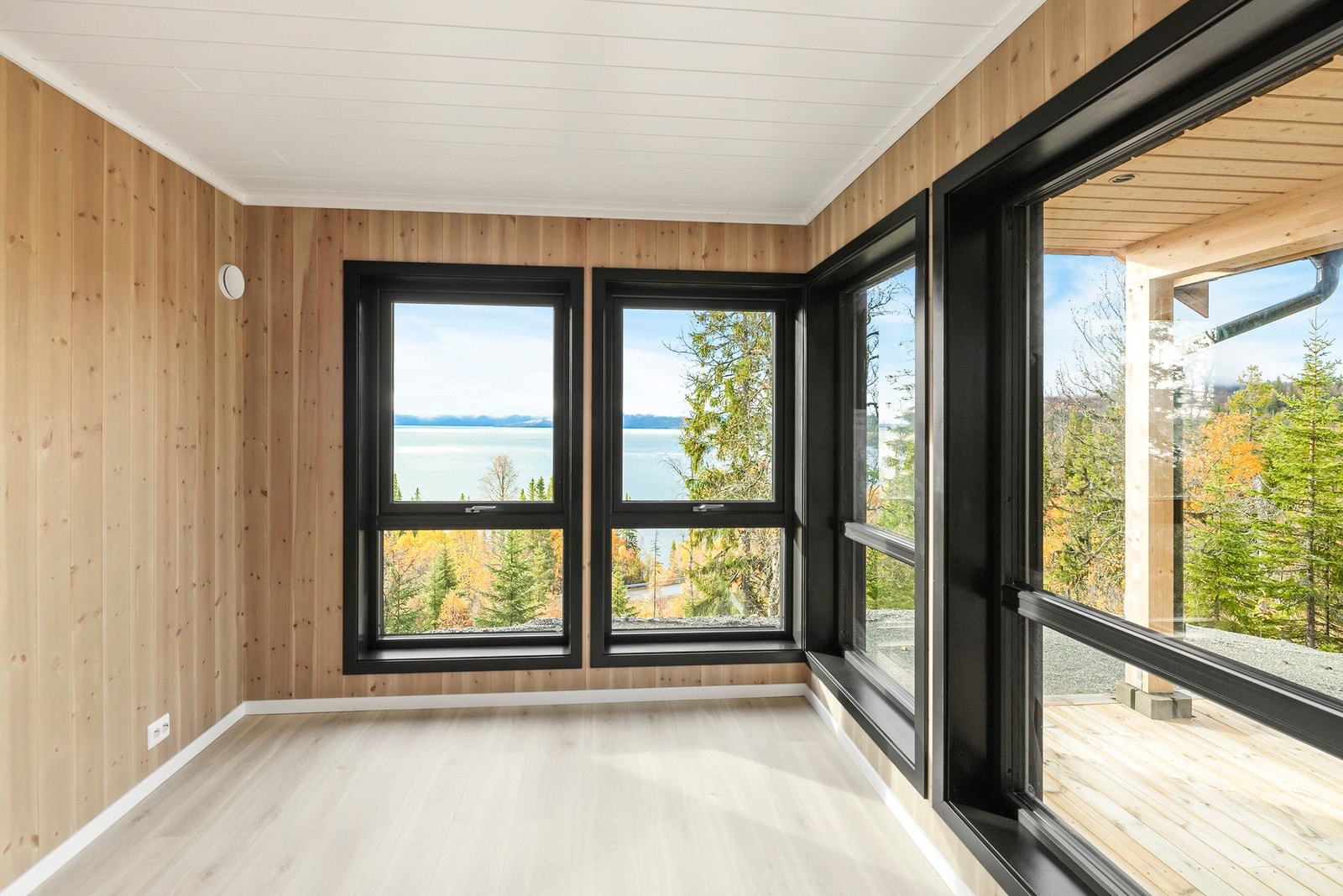 Flott sørvendt beliggenhet med utsikt utover Limingen Galleribilde