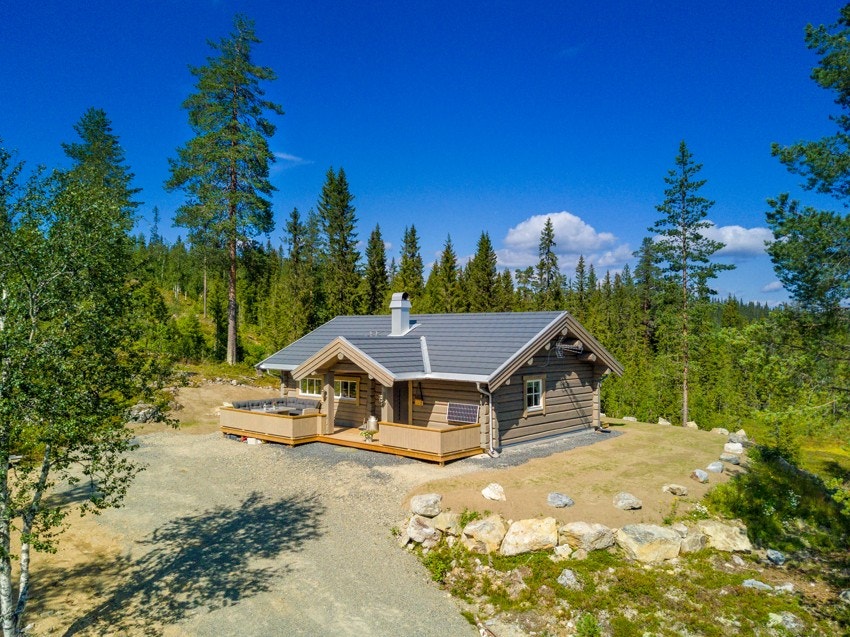 Håndlaft fra Randsfjord bygg og laft, laftet med lokalt tømmer Galleribilde