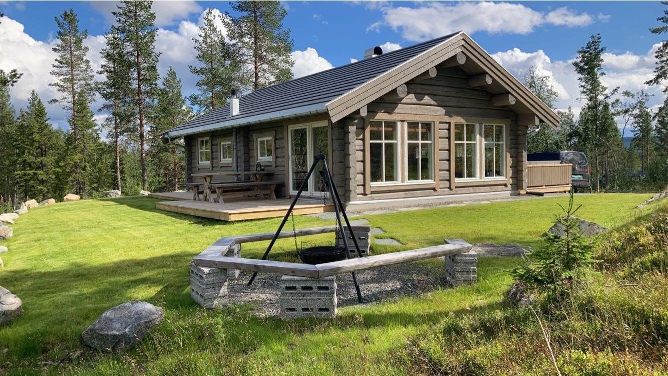 Hytta som er avbildet er samme type med, men det er gjort en del tilvalg på avbildet hytta Galleribilde