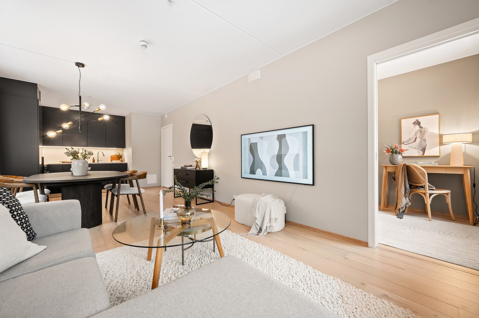 I tillegg er påkostninger med gjennomtenkte tilvalg med hensyn til farge- og materialvalg gjort. Galleribilde