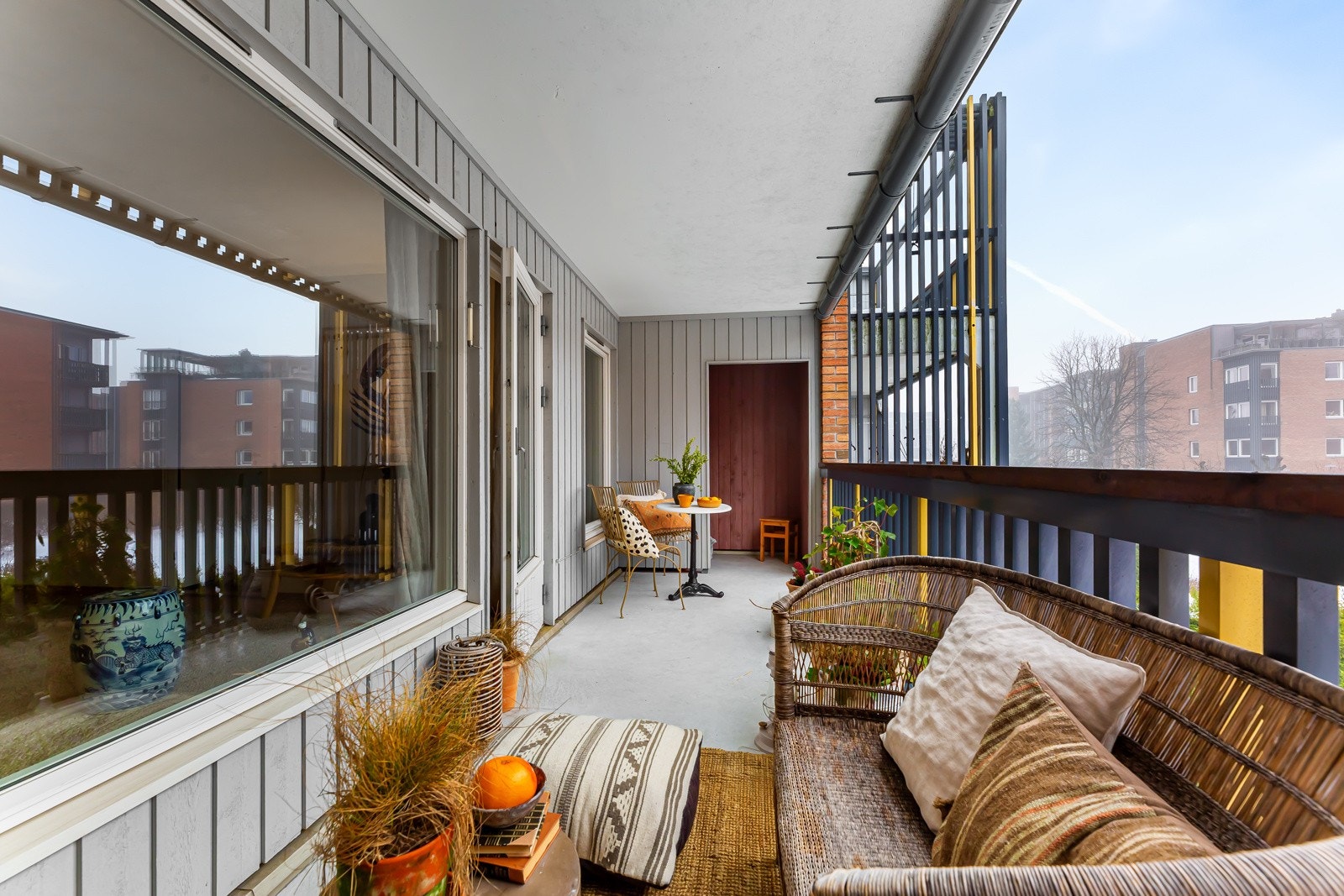 Hyggelig uteplass som kan nytes både på dag- og kveldstid. Galleribilde