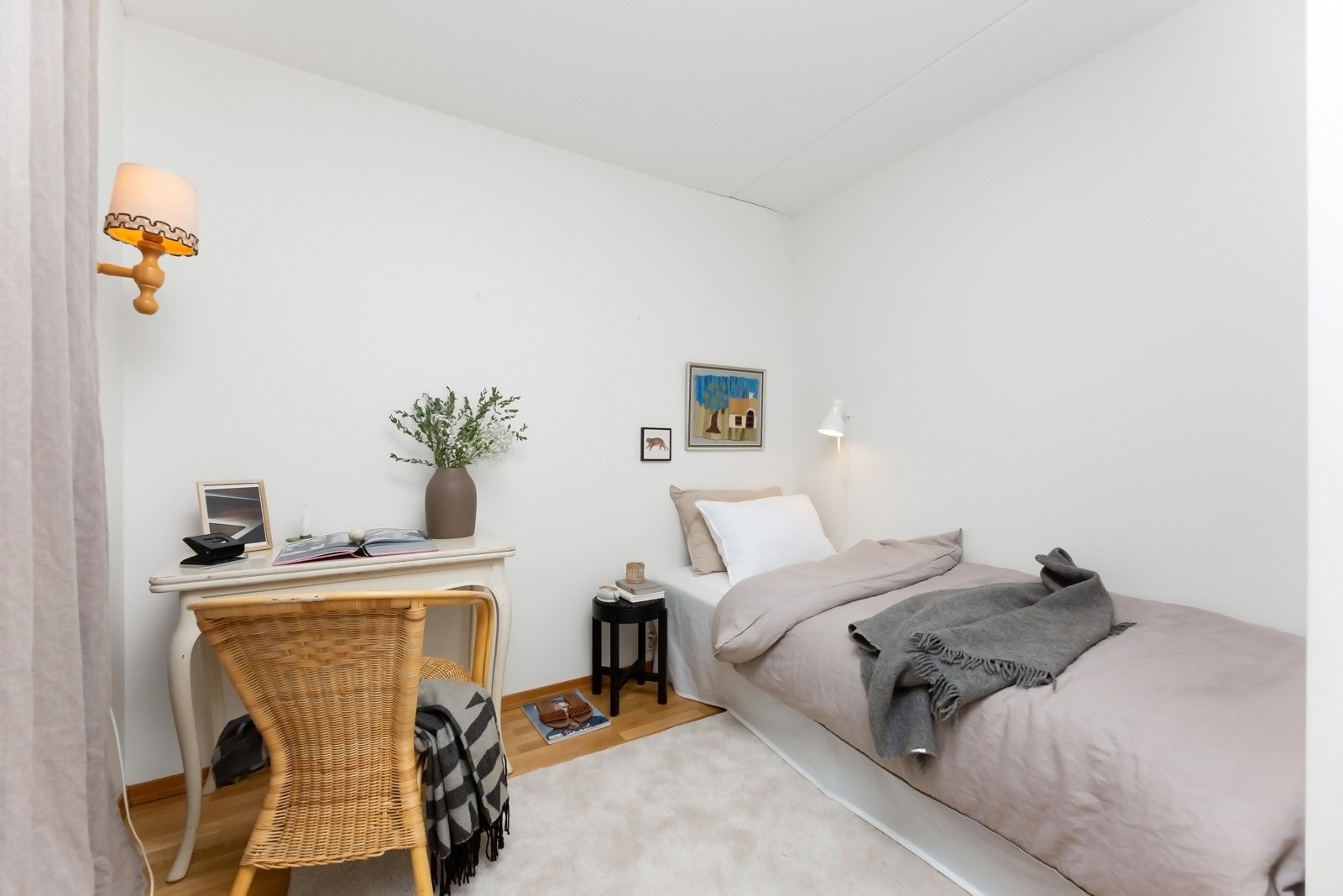 Soverom nr. 2 egner seg godt som gjesterom, hobbyrom eller hjemmekontor. Galleribilde