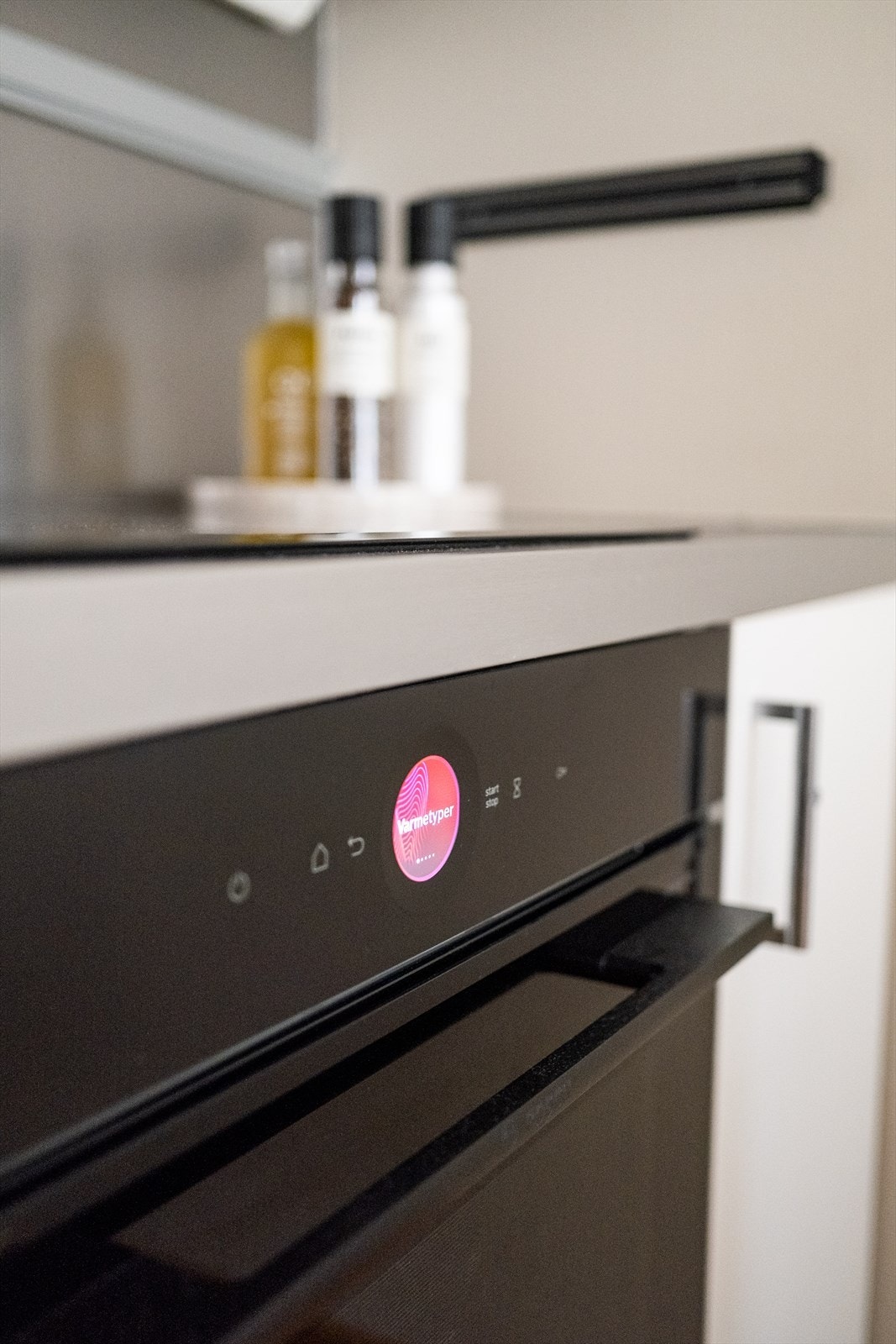 Platetoppen og moderne stekeovn fra 2024. Galleribilde