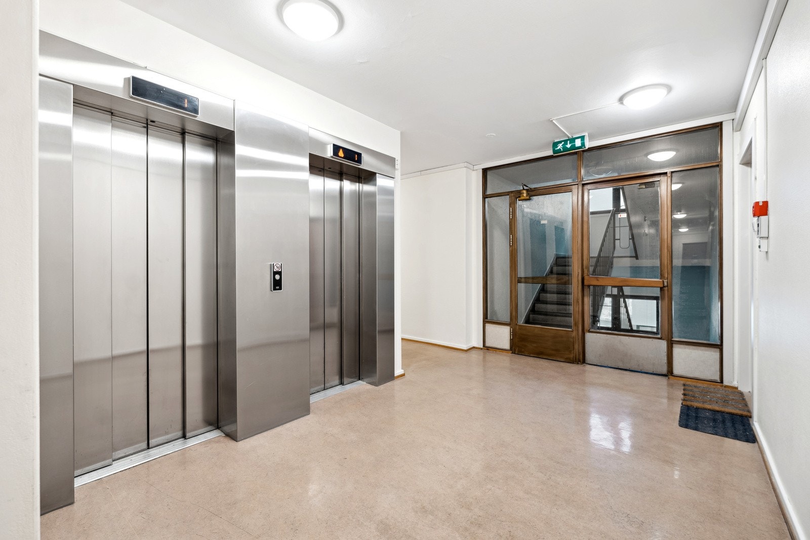 2 heiser i bygget Galleribilde