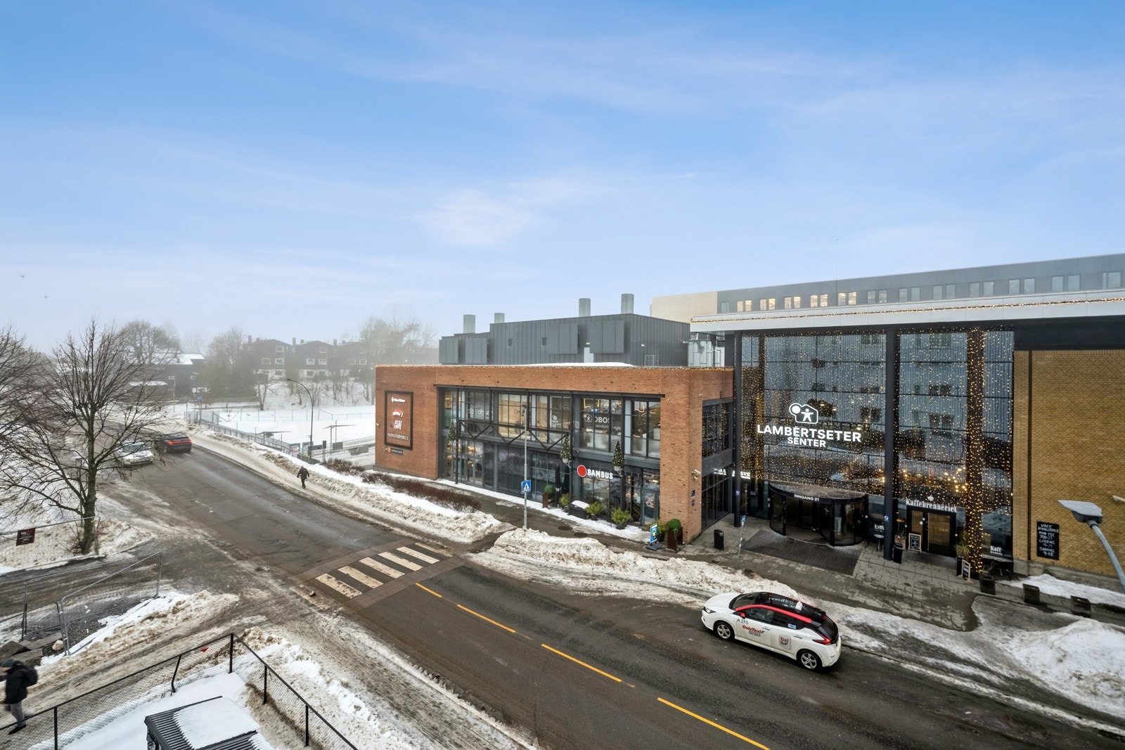 Utsikt fra stuen ned på Lambertseter senter Galleribilde