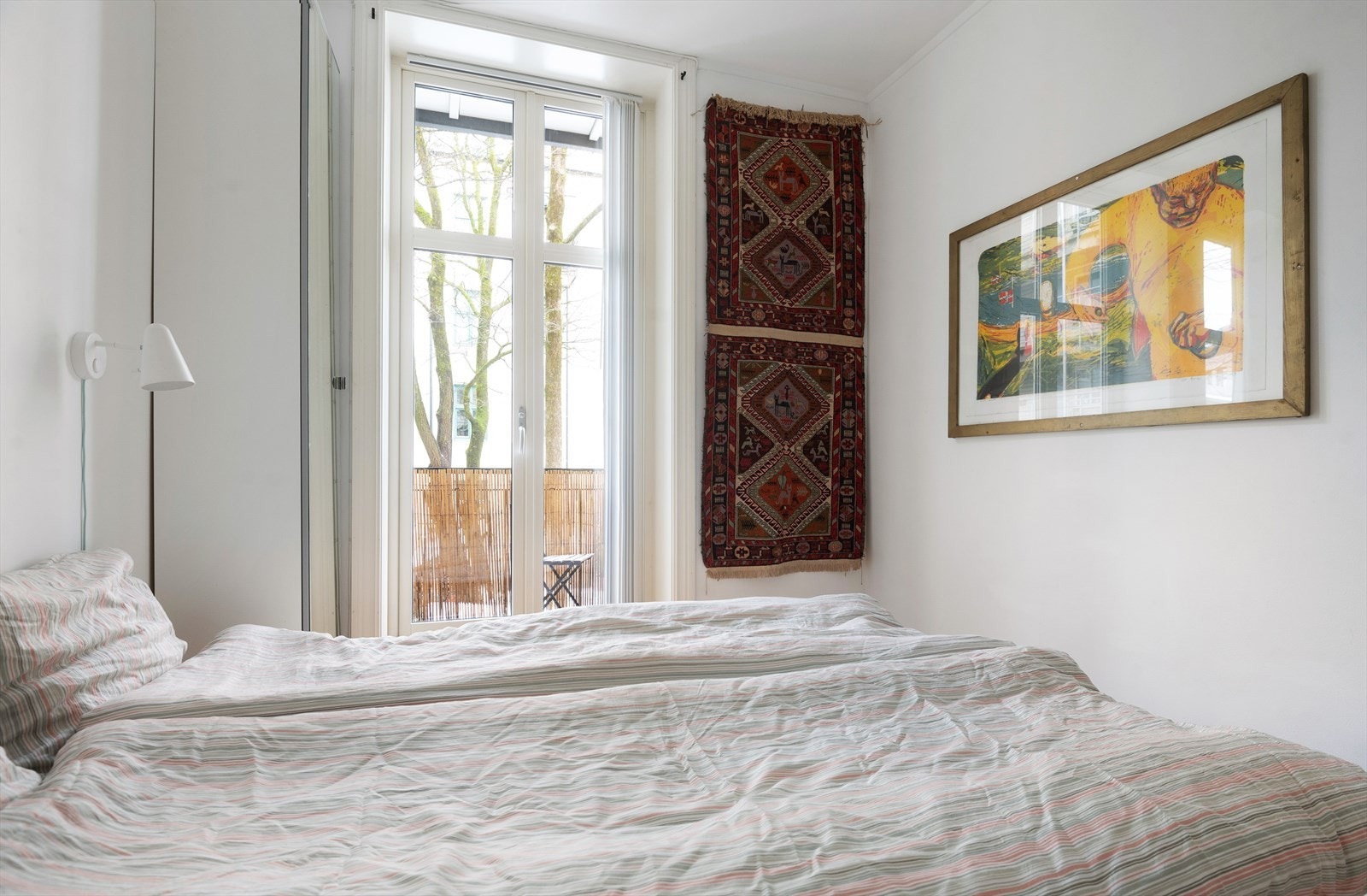 Fra soverommet har man direkte adkomst til den hyggelig balkongen. Galleribilde