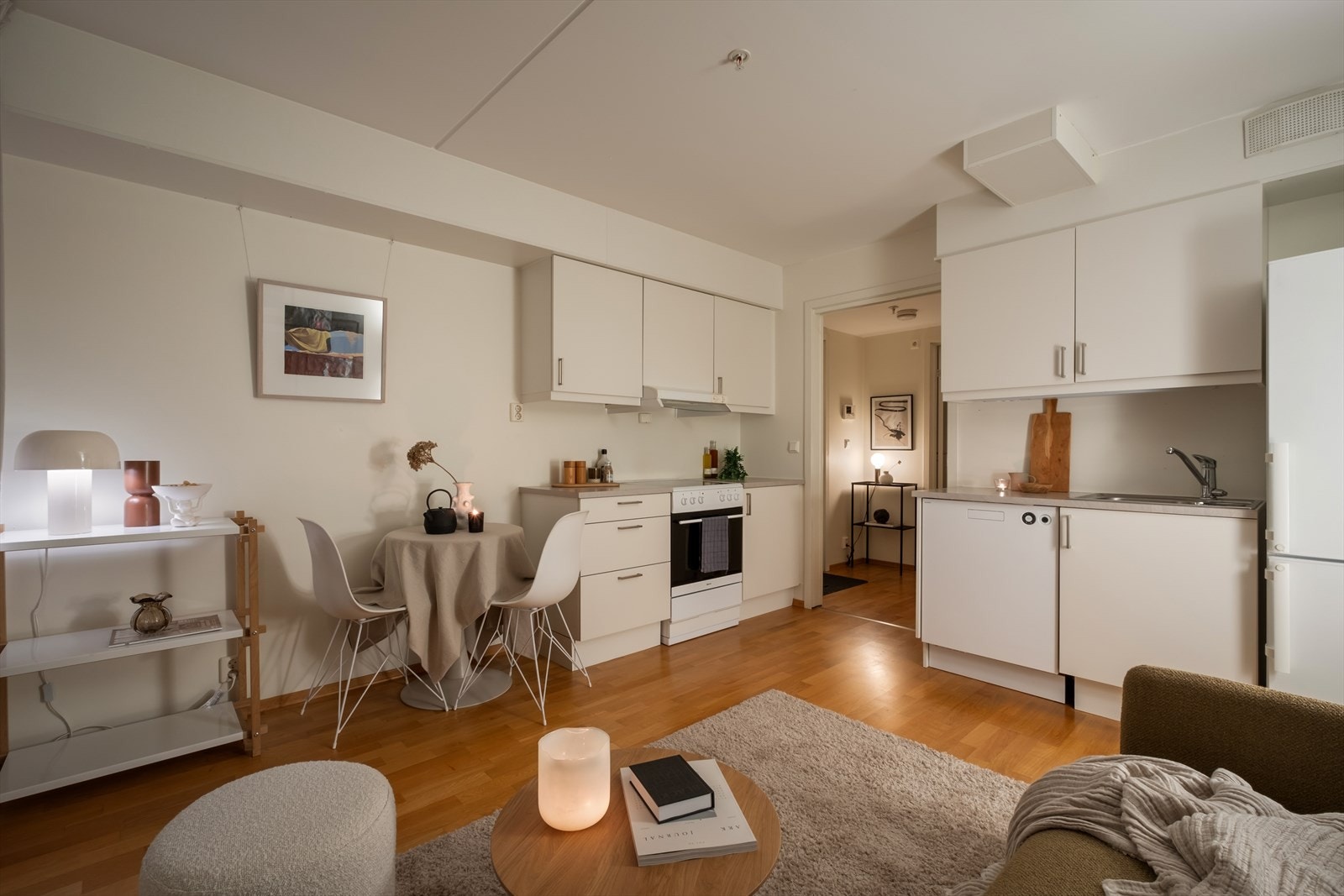 Moderne bygg fra 2013. Leiligheten holder gjennomgående god standard med TG1 på det meste. Galleribilde