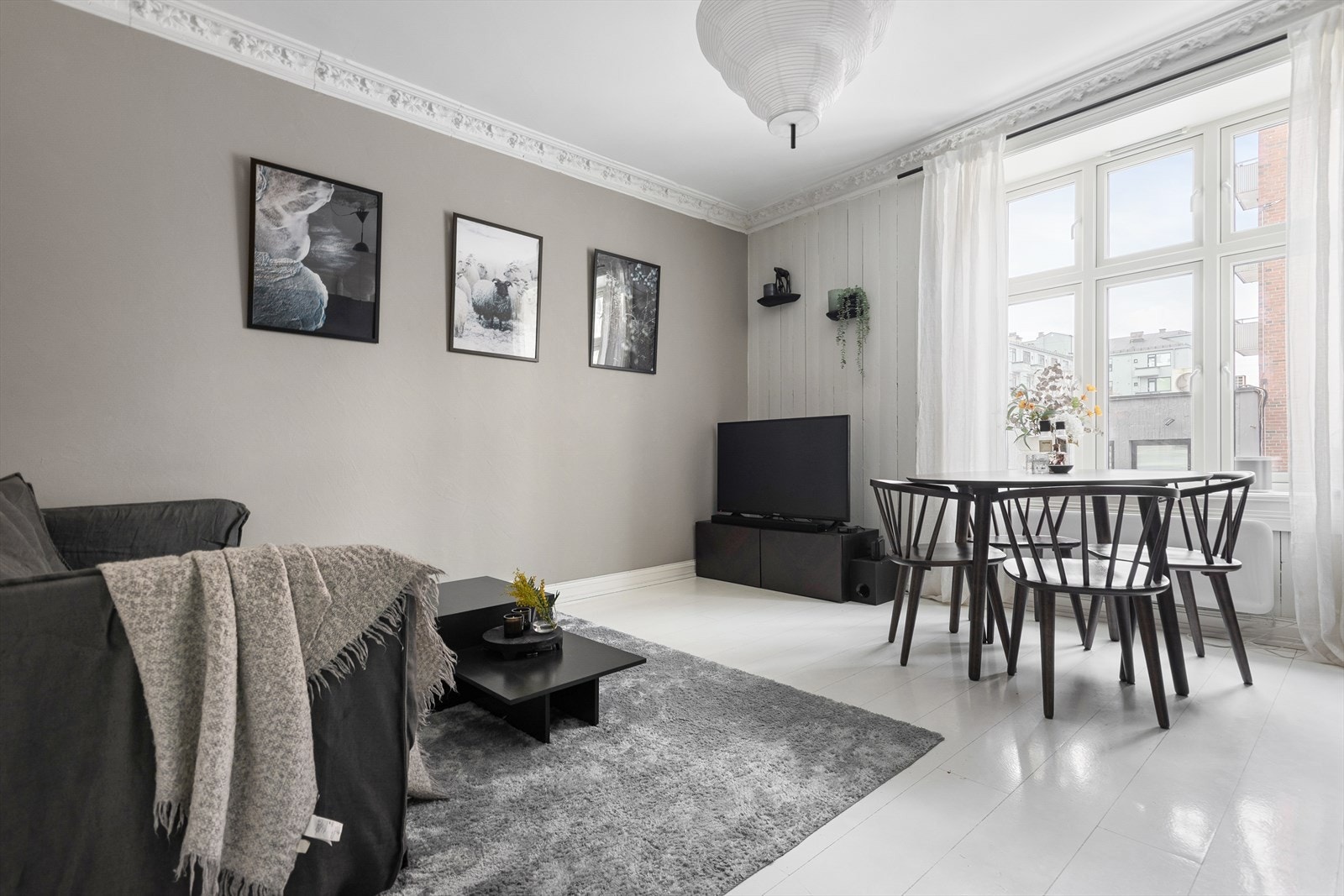 Leiligheten ligger sentralt og attraktivt til på Majorstuen med kort vei til kollektivtransport, forretninger og alt du trenger av servicetilbud. Galleribilde